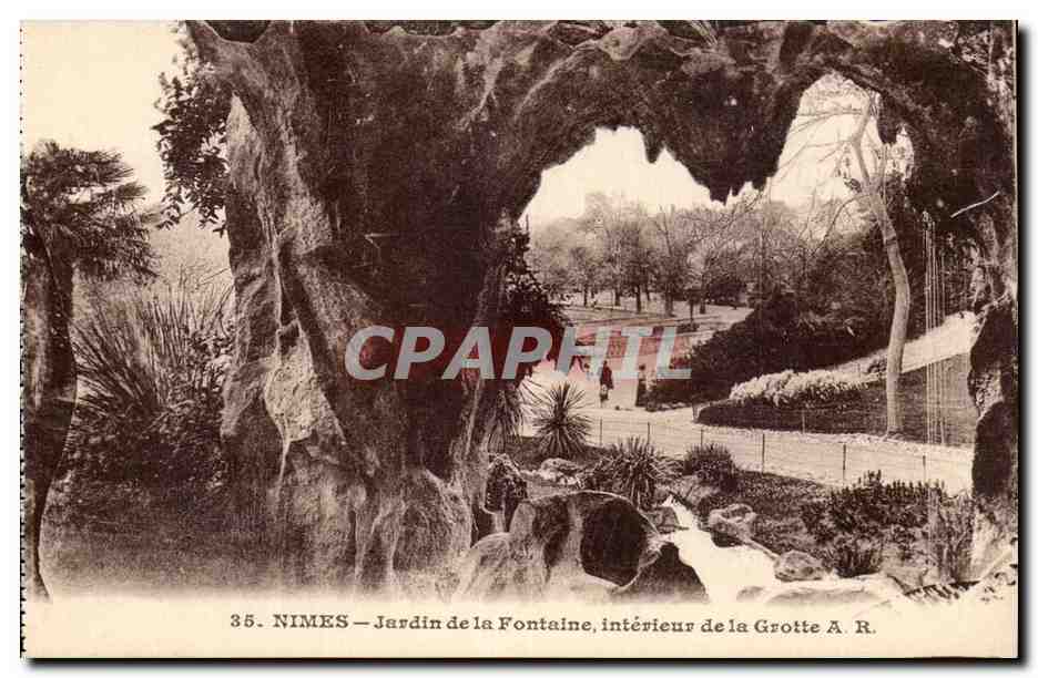 nimes CPA Jardin de la Fontaine interieur de la grotte