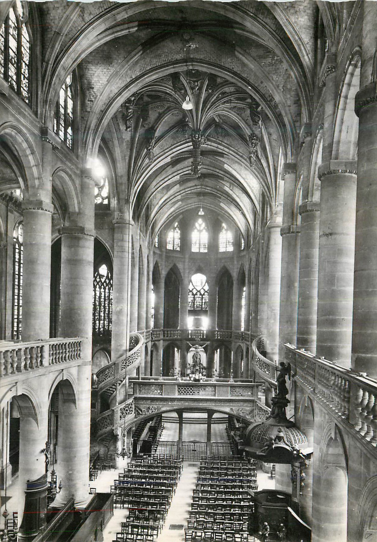 CPM Paris Le Jube de l'Eglise Saint Etienne du Mont Vue Generale de la Nef et du Choeur