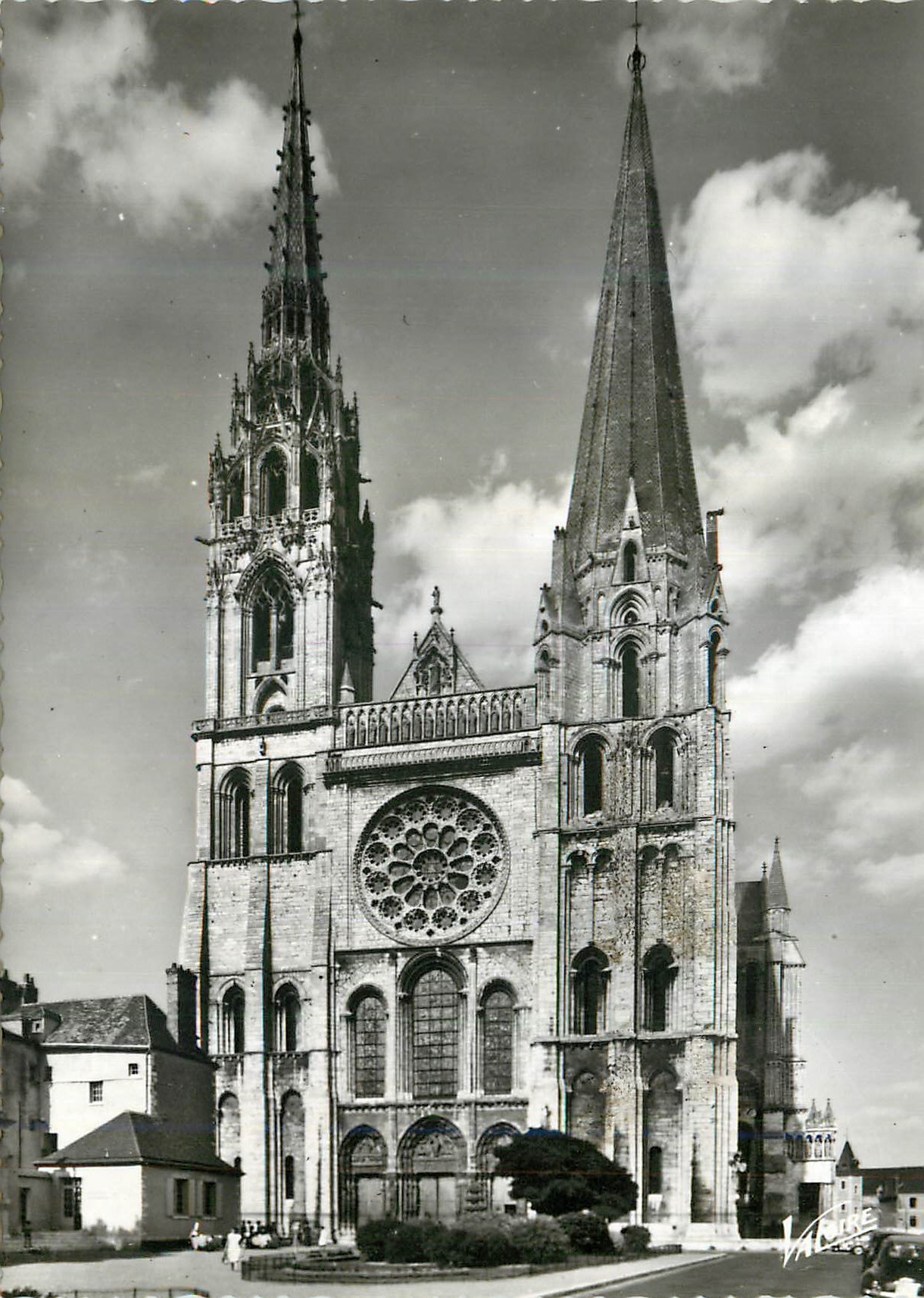 Notre-Dame Cathedral in Chartres — Front View — Publisher V. Lefebvre