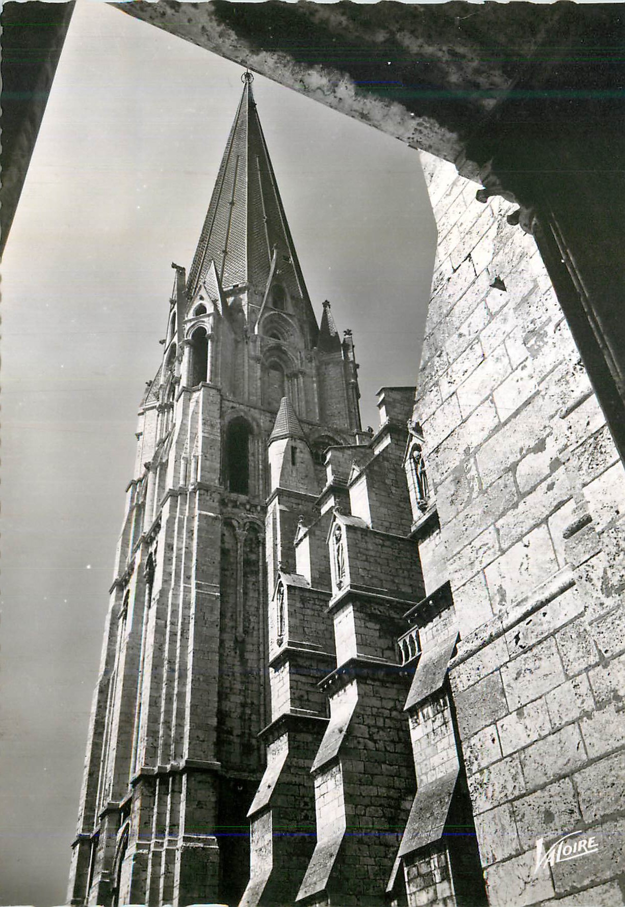 CPM Les Merveilles de Chartres (Eure et Loir) Le Clocher Vieux (106 m) de la Cathedrale (XIIe Siecle)