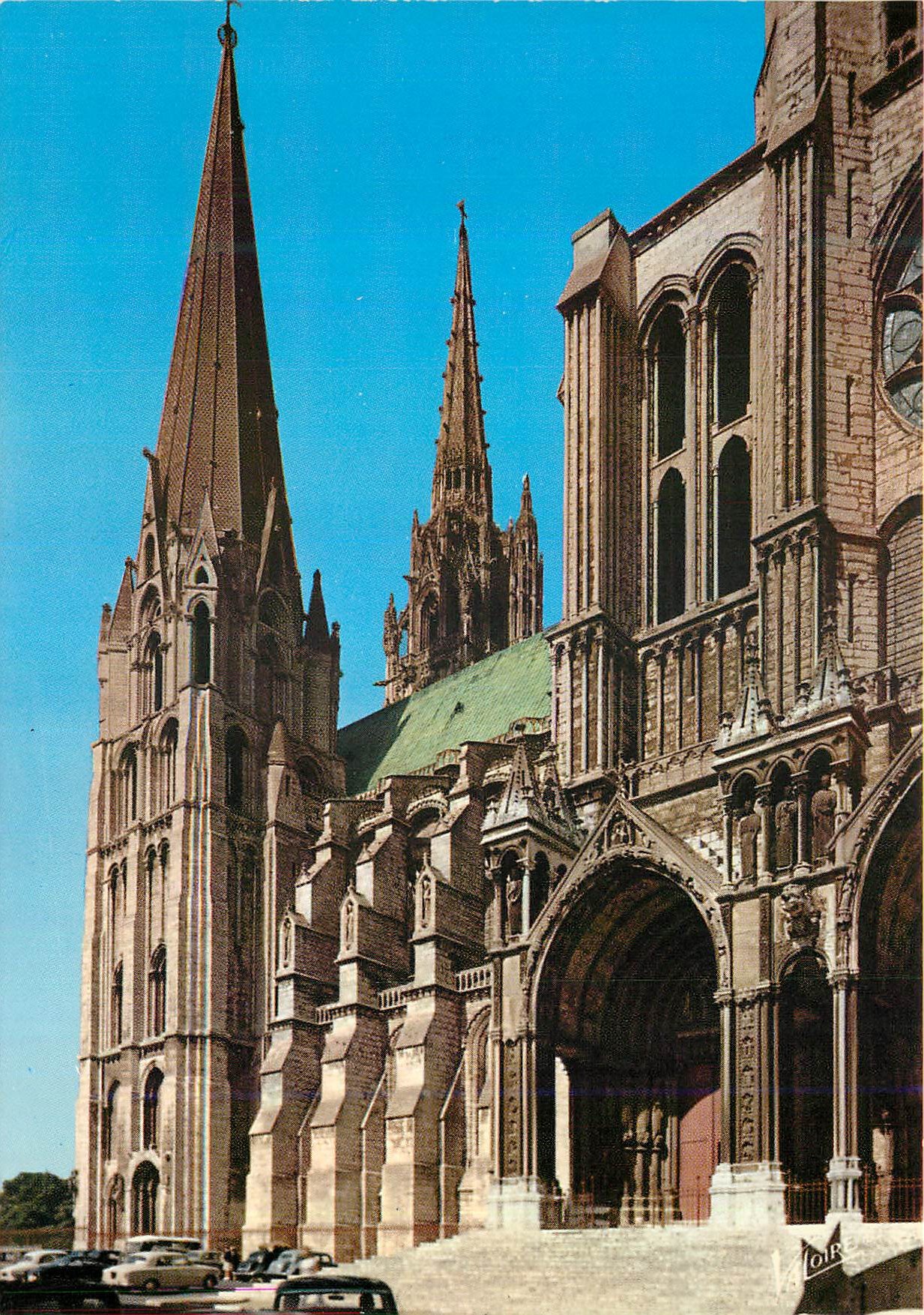 CPM Les Merveilles de la Chartres (Eure et Loir) La Cathedrale (XIIe Siecle)