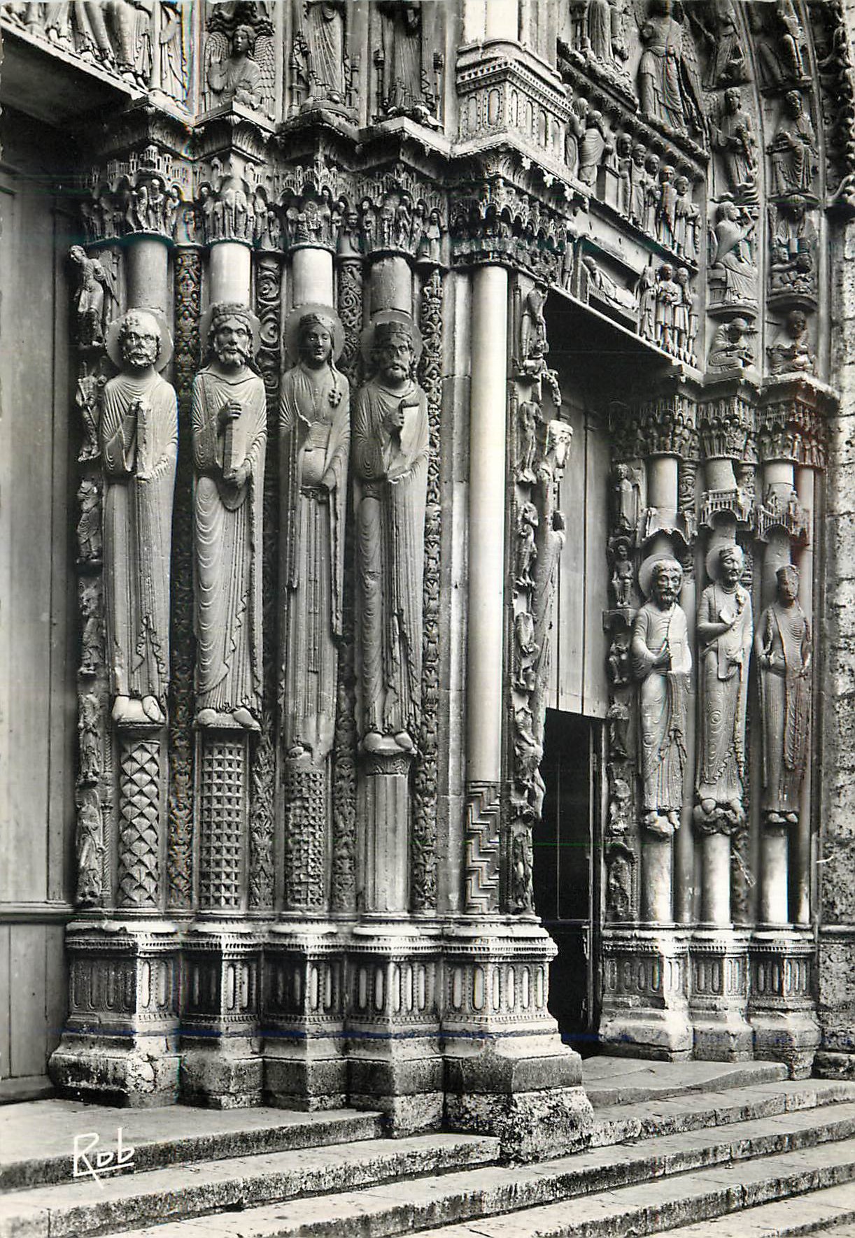 CPM Chartres (E et L) La Cathedrale Portail Royal (XIIe S)