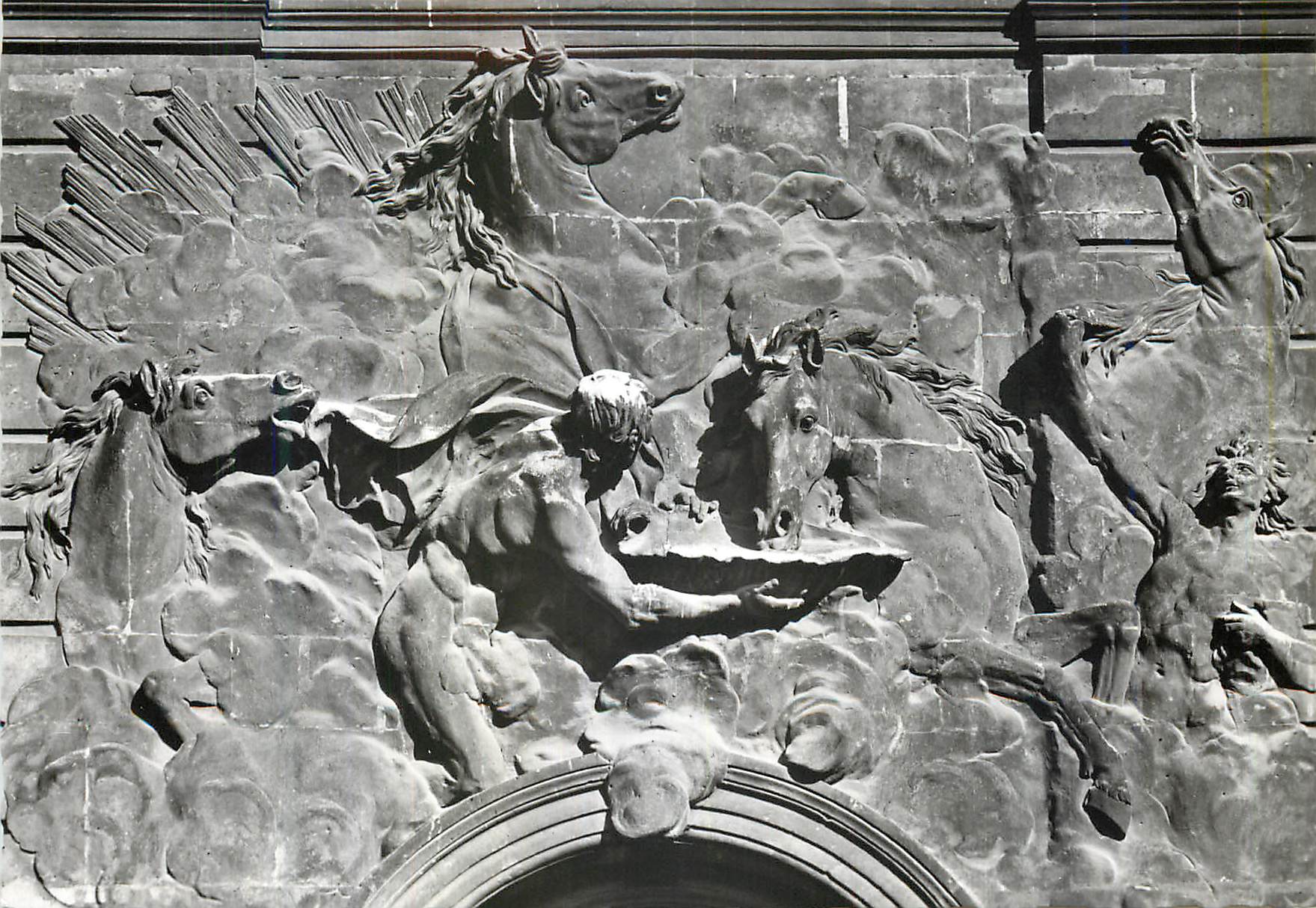 CPM Paris Archives Nationales Hotel de Rohan Les Cheveaux du Soleil