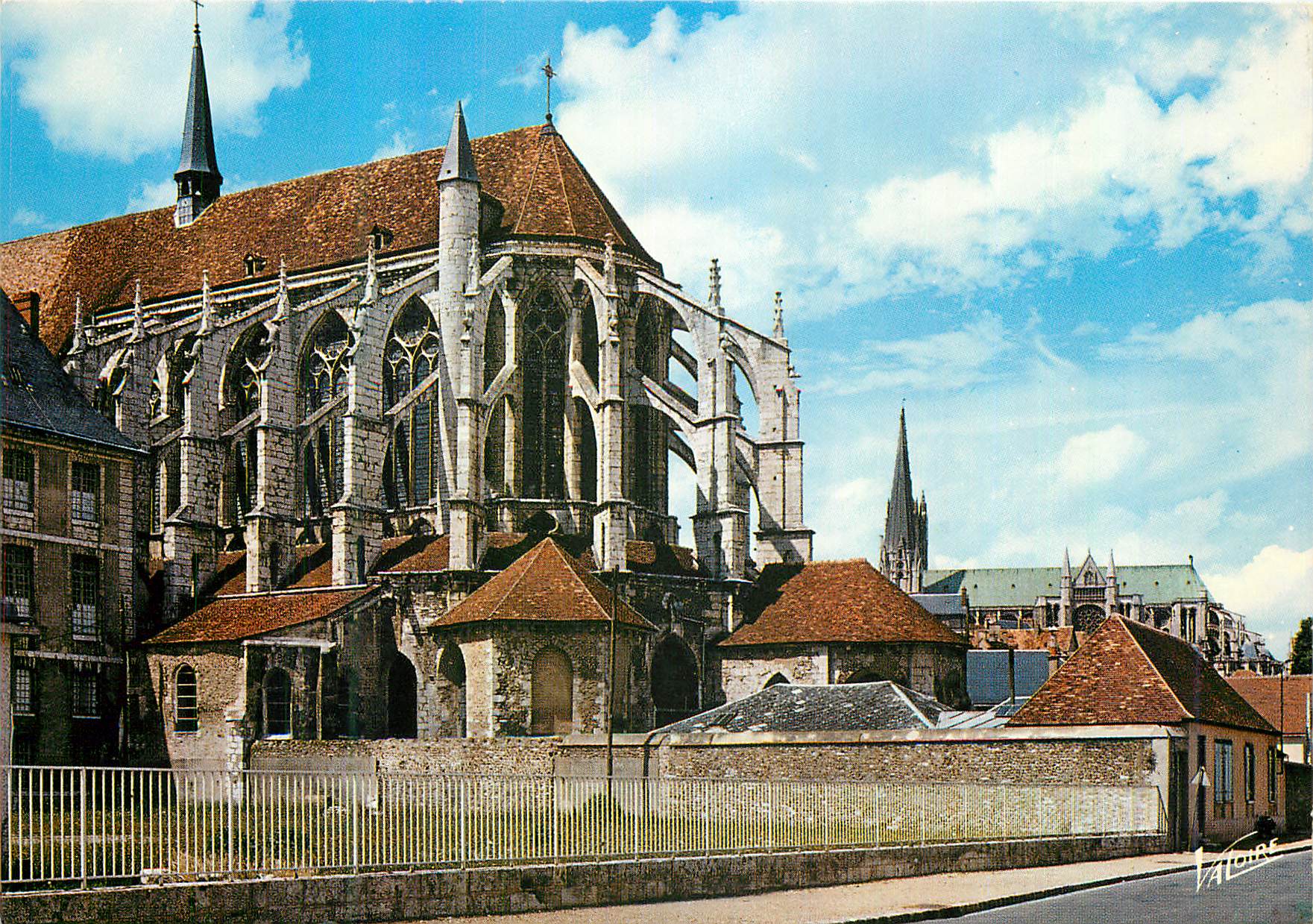 CPM Les Merveilles de Chartres (Eure et Loir) Le Chevet de l'Eglise Saint Pierre