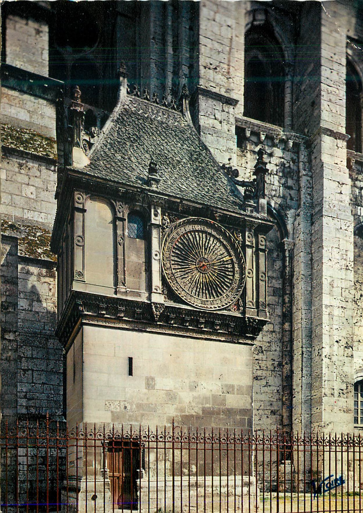 CPM Les Merveilles de Chartres (Eure et Loir) La Cathedrale (XIIe Siecle)