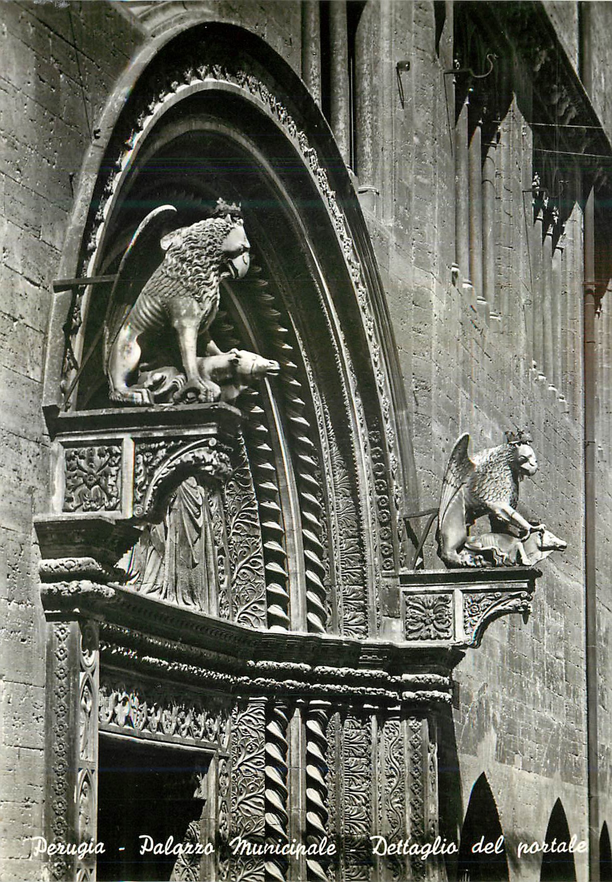 CPM Perugia Palais Municipal Detail du Portail