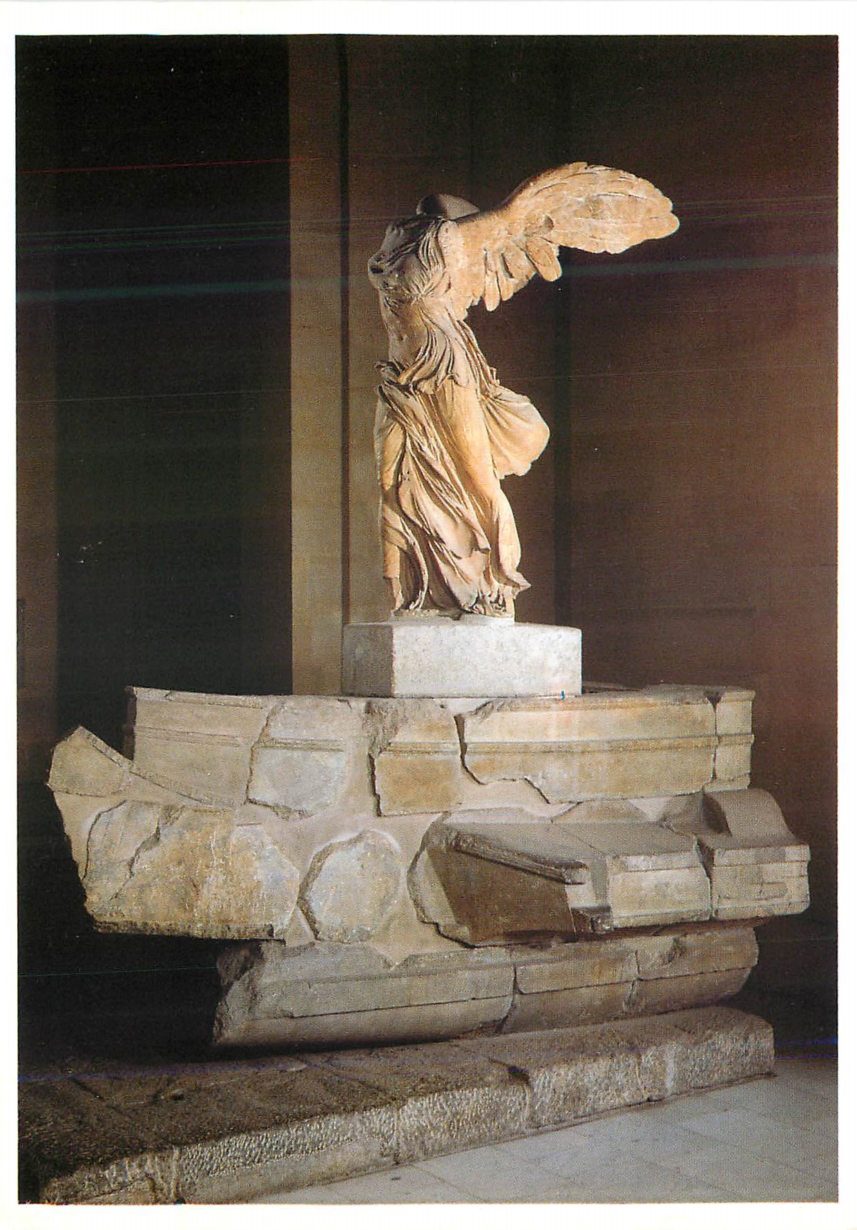 CPM Louvre Departement des Antiquites Grecques Victoire de Samothrace Art Grec