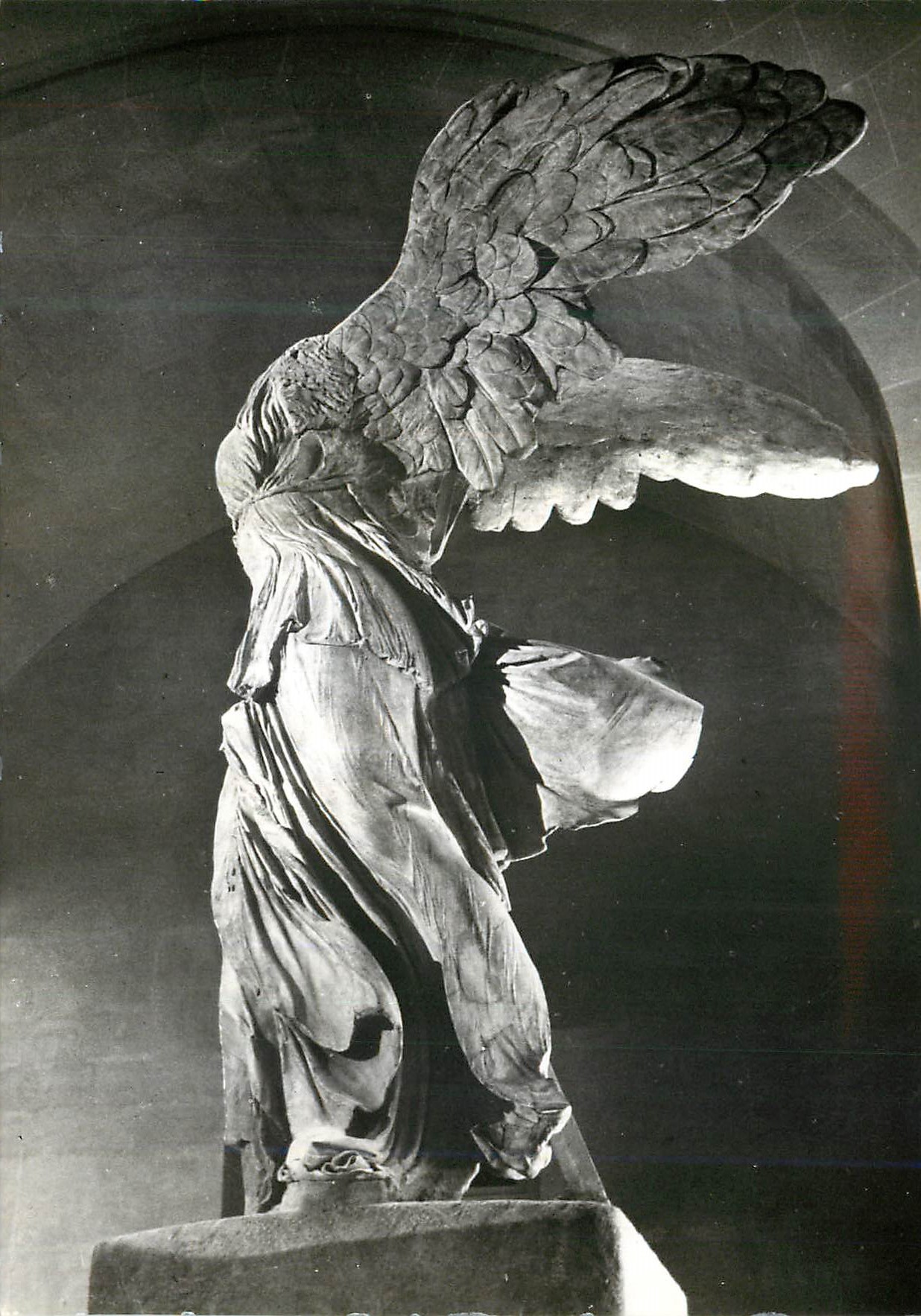 CPM Musee du Louvre Victoire de Samothrace