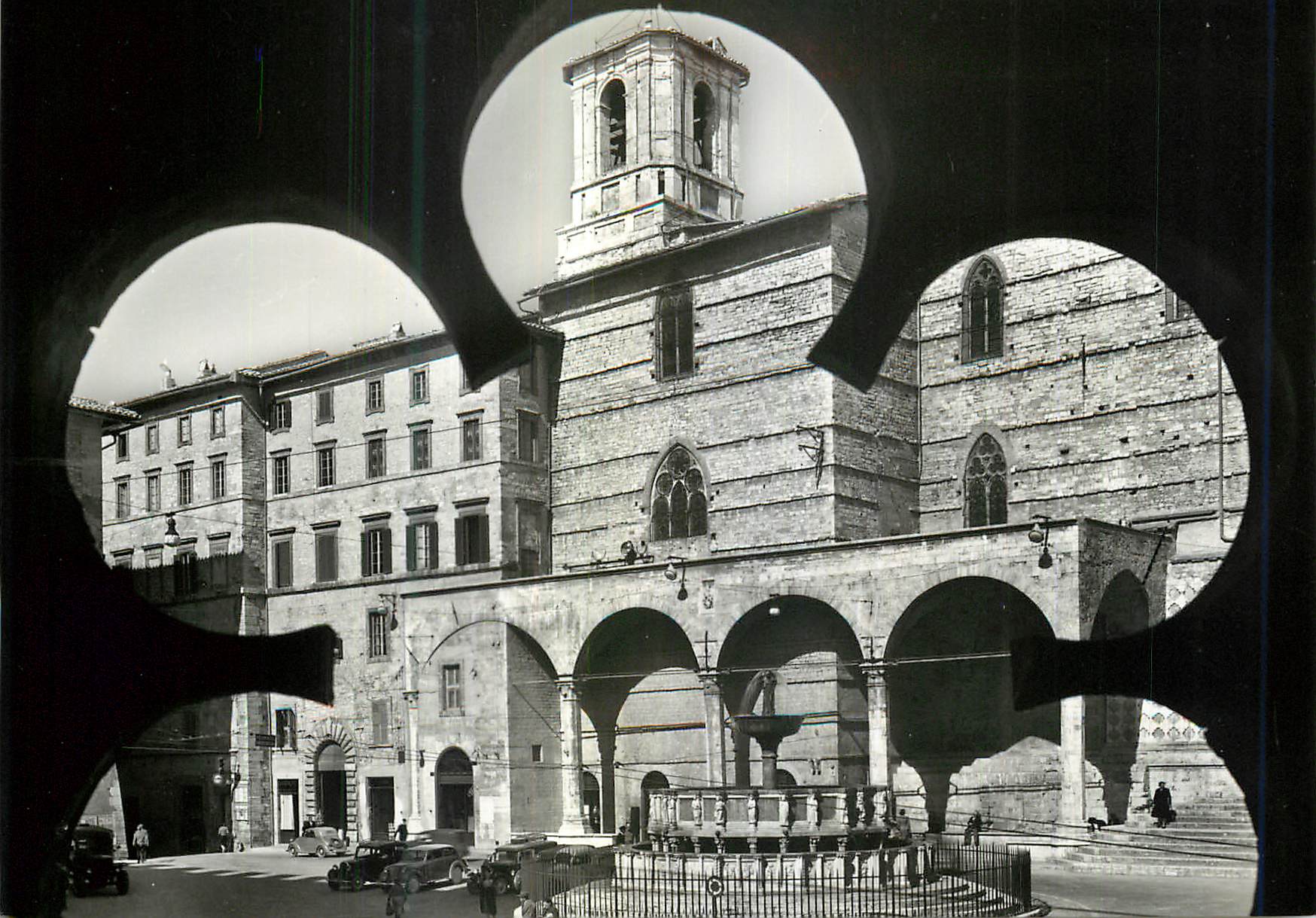 CPM Perugia La Cathedrale et la Fontaine Majeure