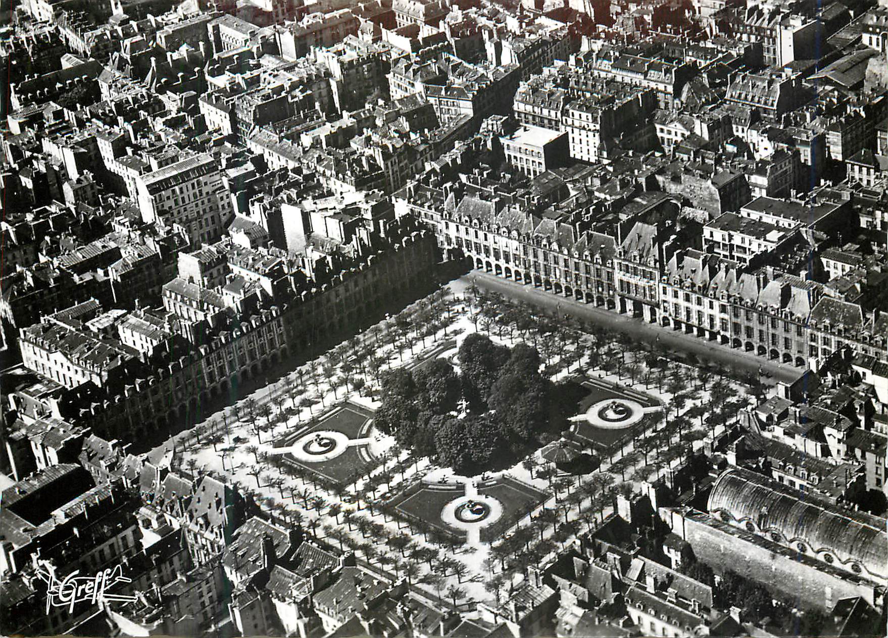CPM Paris Vue Aerienne La Place des Vosges