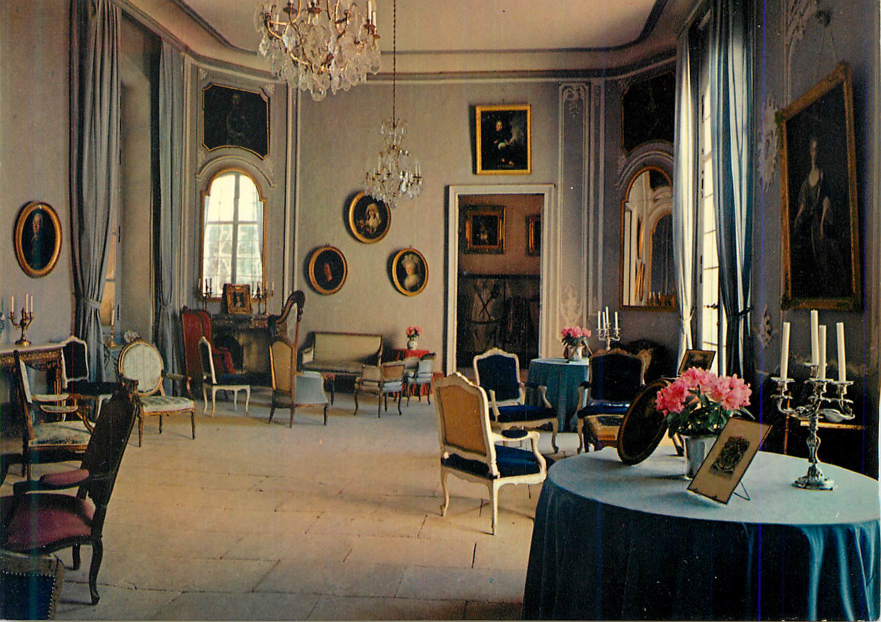 CPM Uzes (Gard) Premier Duche de France Interieur du Chateau Ducal le Salon Louis XV