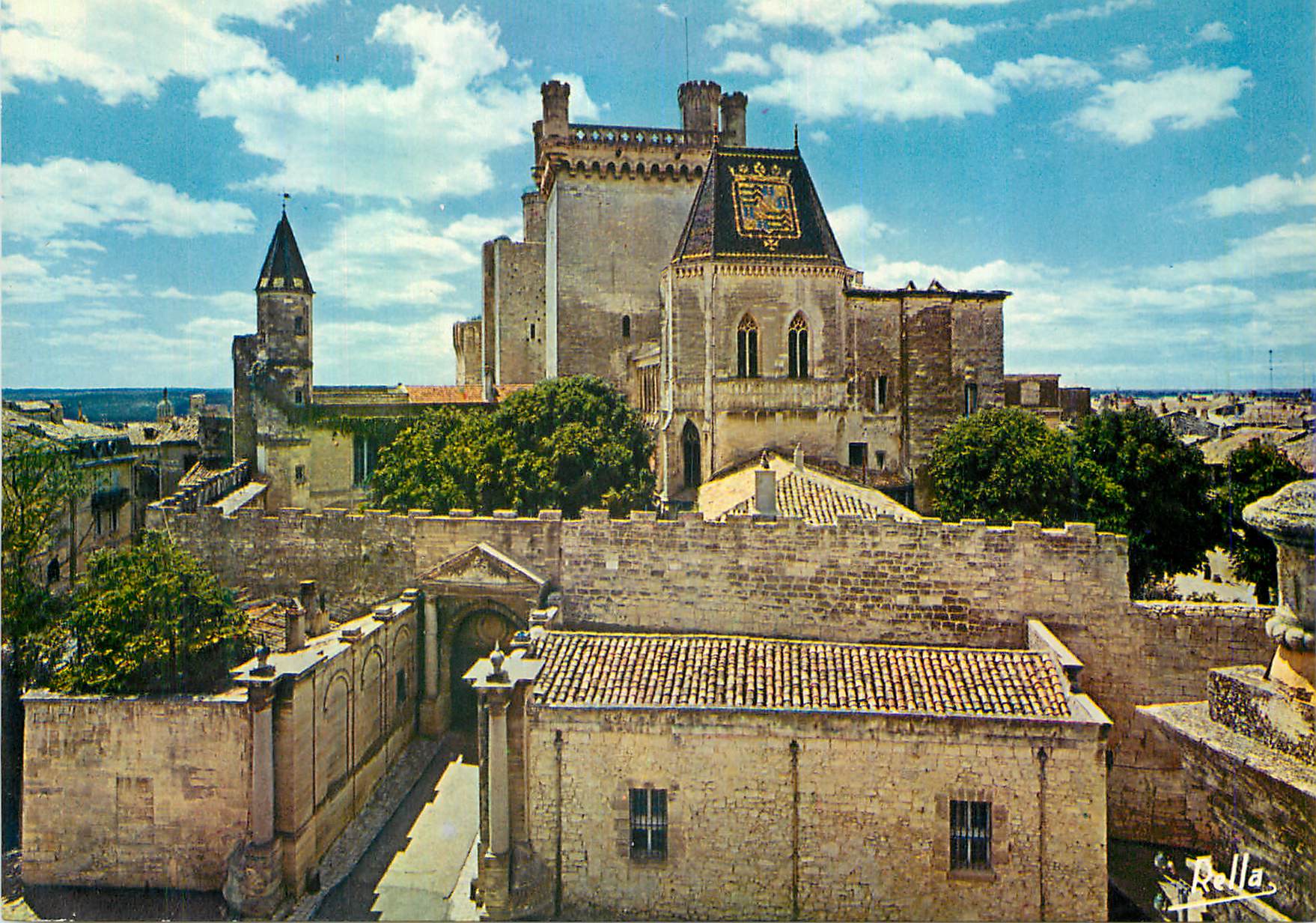 CPM Uzes (Gard) le Duche Entree du Chateau Ducal