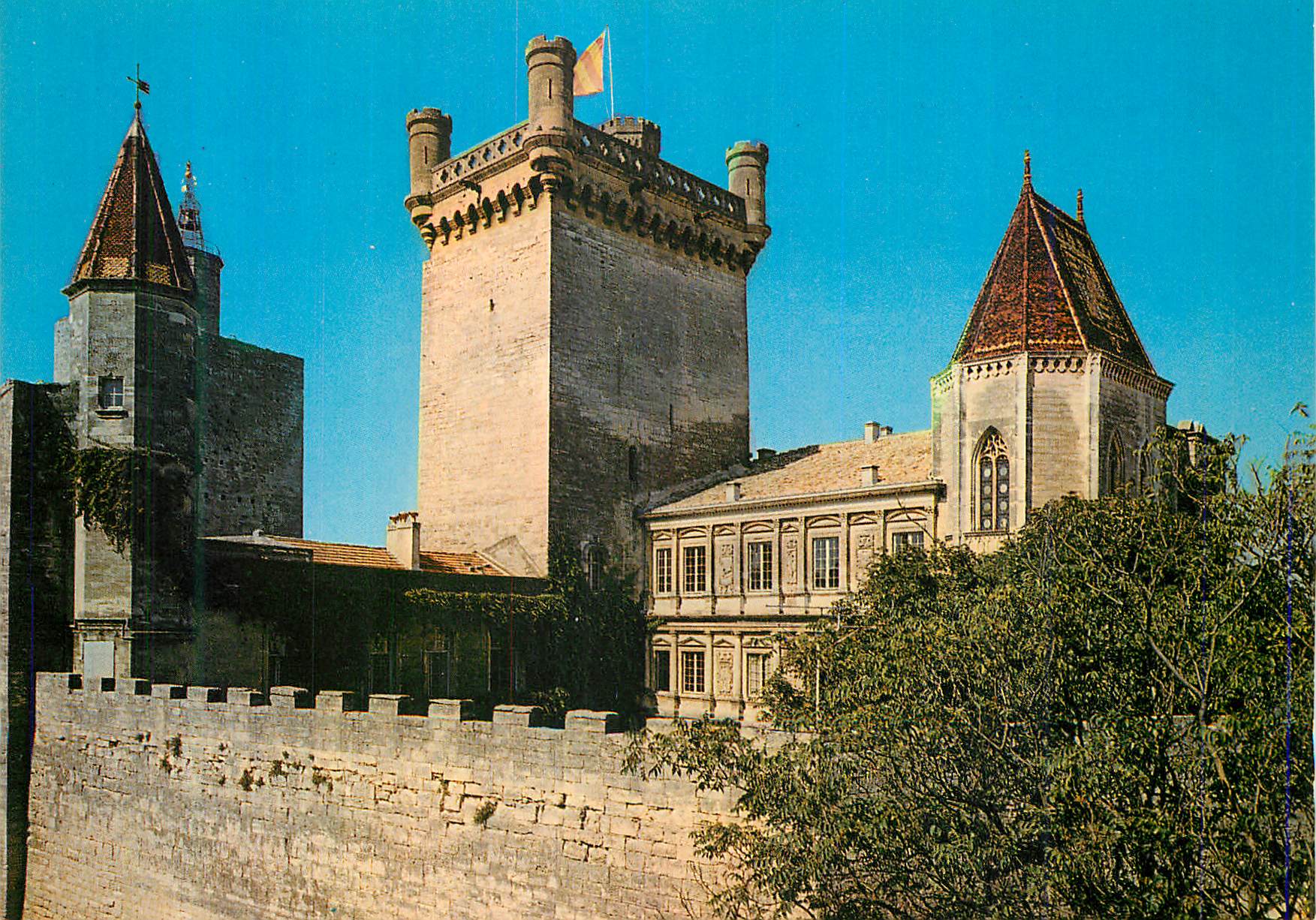 CPM Uzes (Gard) 1er Duche de France Residence des Ducs d'Uzes depuis 10 Siecles le Duche et ses Tours 