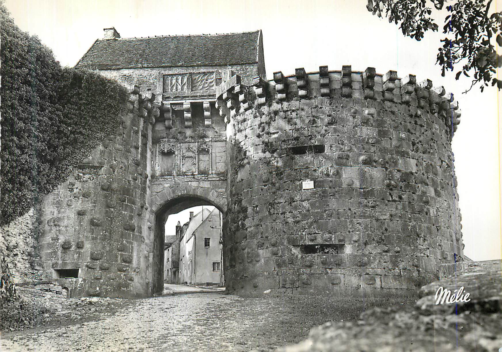Porte de ville fortifiée — Melie — éditeur Melie