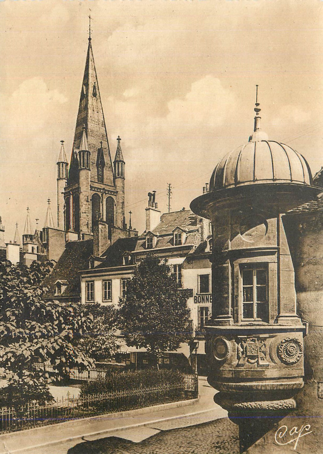 CPM Dijon la Place des Ducs et l'Eglise Notre Dame