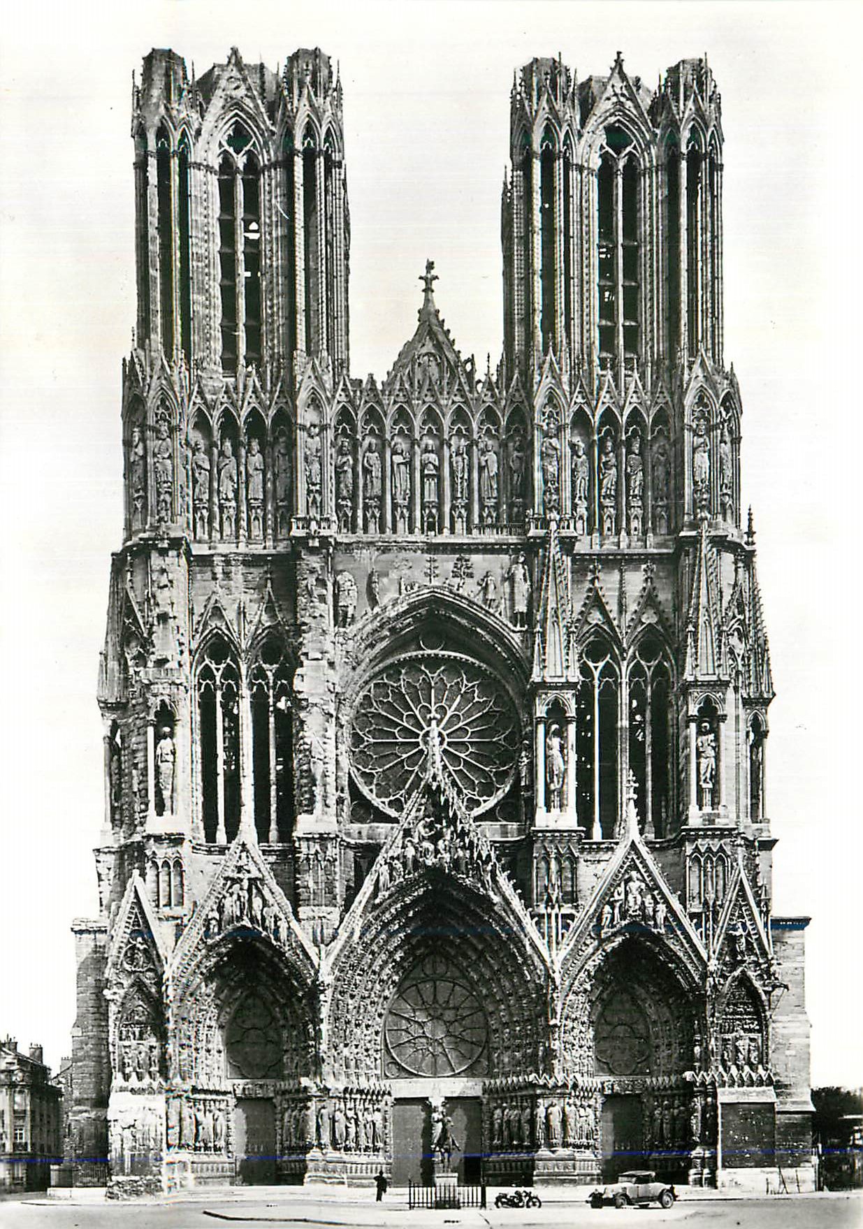 Cathédrale Notre-Dame de Reims — façade gothique — éditeur non identifié, n° de série non visible