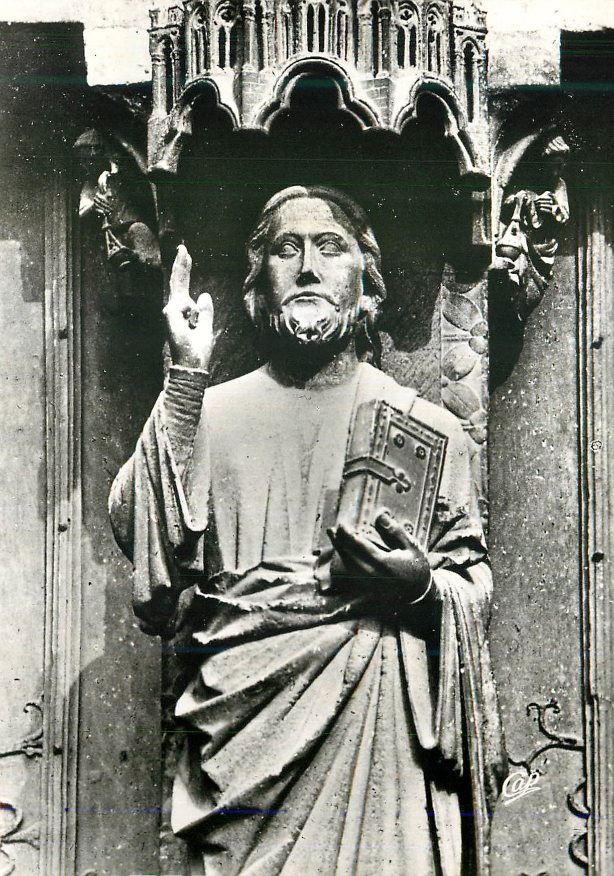 CPM Amiens la Cathedrale le Beau Dieu