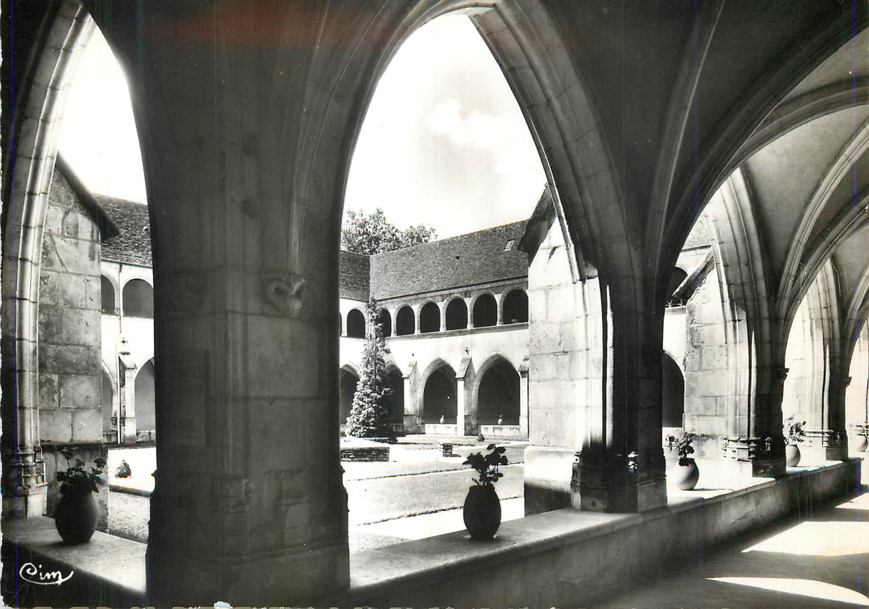 CPM Bourg en Bresse (Ain) Eglise de Brou le Cloitre