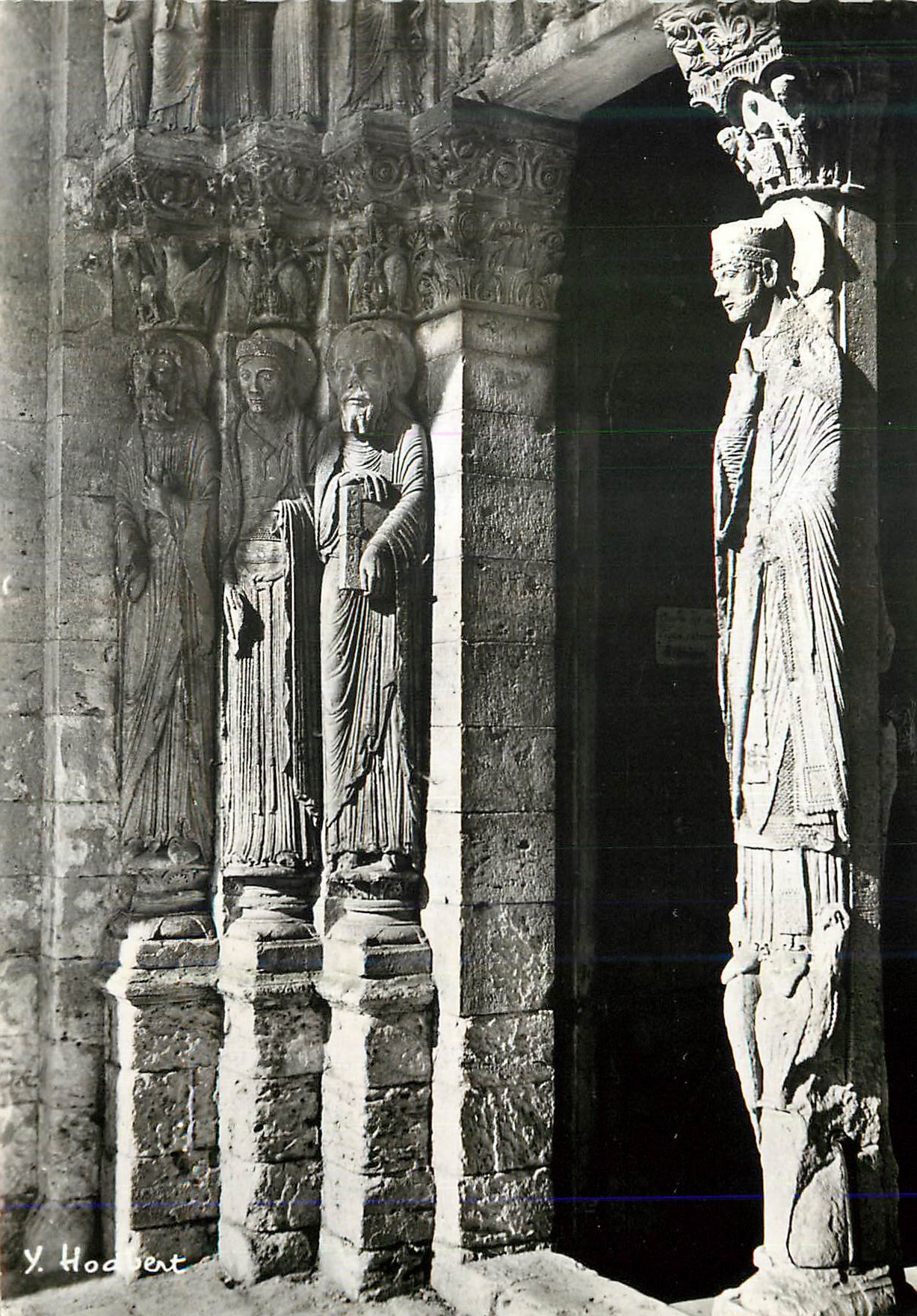 CPM Saint Loup de Naud (S et M) Details du Portail de l'Eglise (XIIe S)