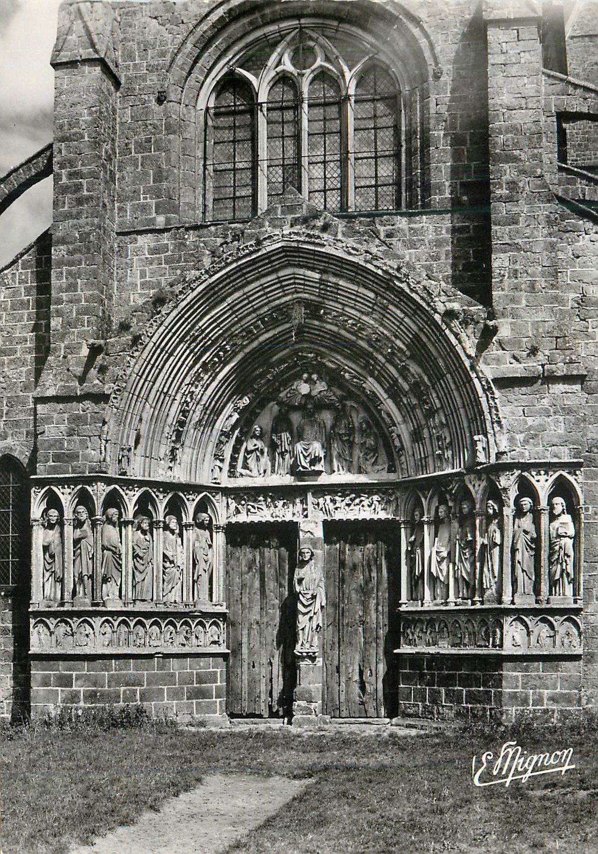 CPM Rampillon (S et M) le Portail de l'Eglise (XIIe et XIIIe s)