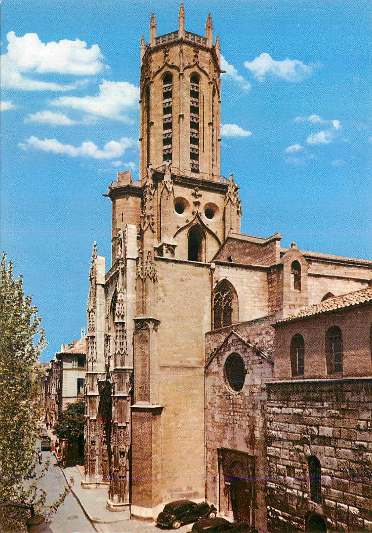 CPM Aix en Provence la Cite du Roy Rene la Cathedrale Saint Sauveur
