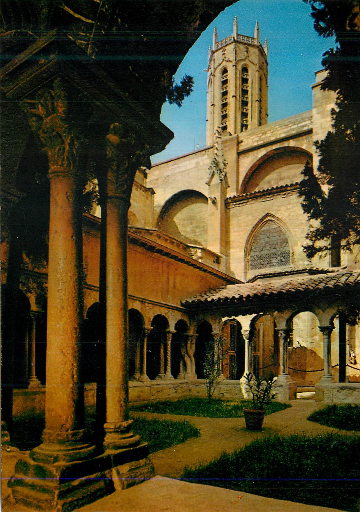 CPM Aix en Provence la Cite du Roy Rene le Clocher de la Cathedrale St Sauveur