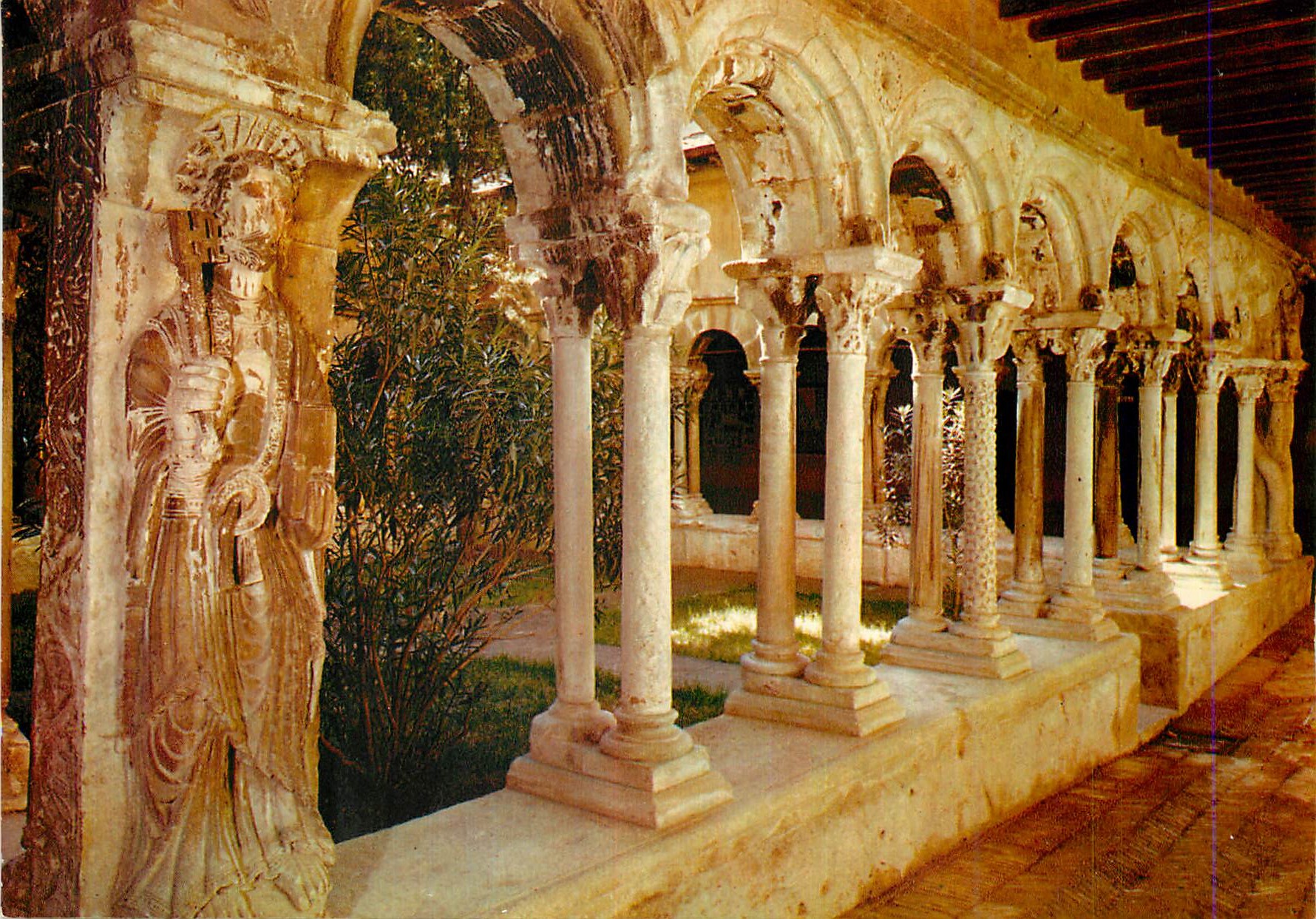 CPM Aix en Provence la Cite du Roy Rene Cathedrale Saint Sauveur
