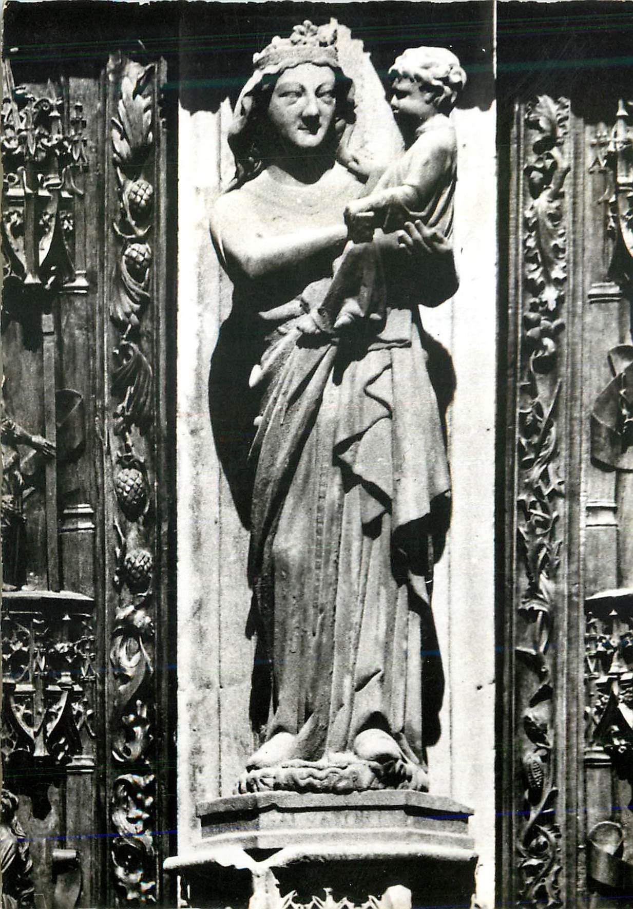 CPM Aix en Provence (Bouches du Rhone) la Cite du Roy Rene Cathedrale Saint Sauveur 