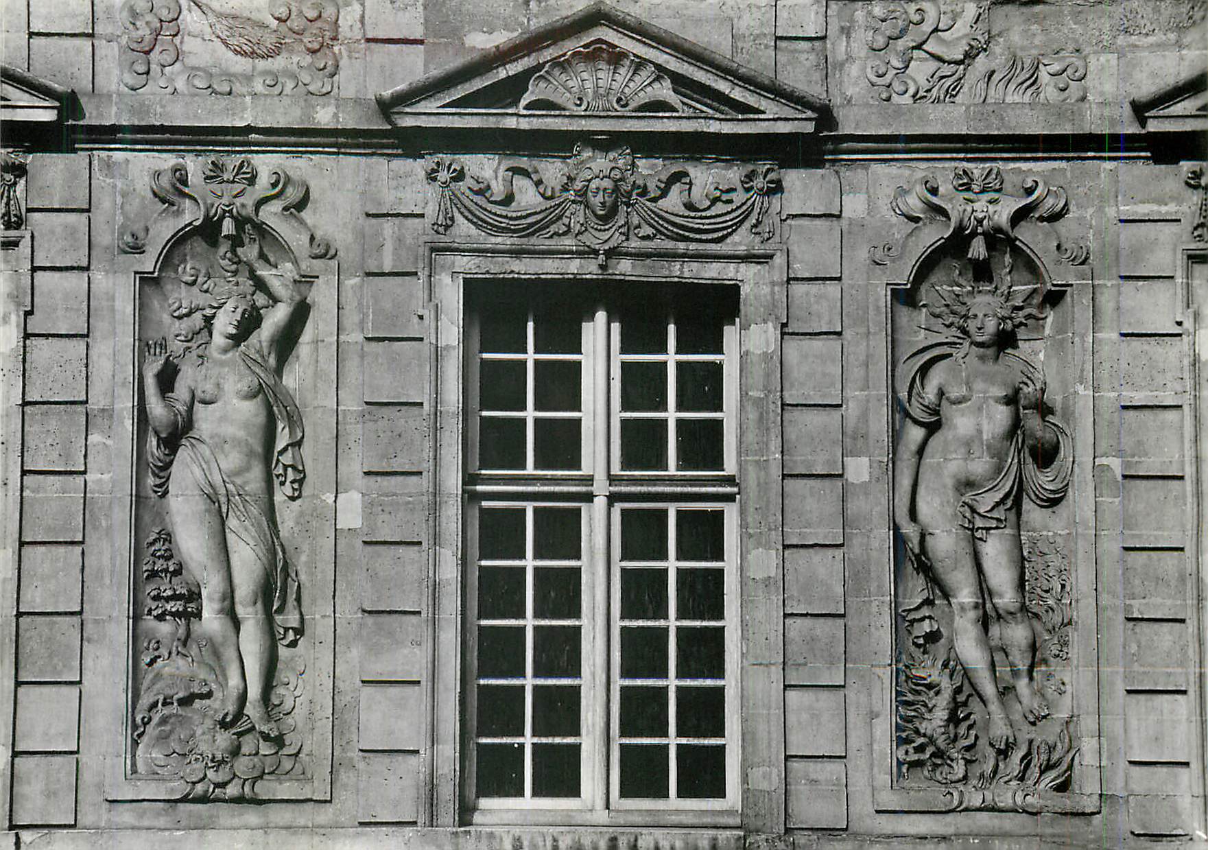 CPM Hotel de Bethune Sully les Elements l'Air et le Feu