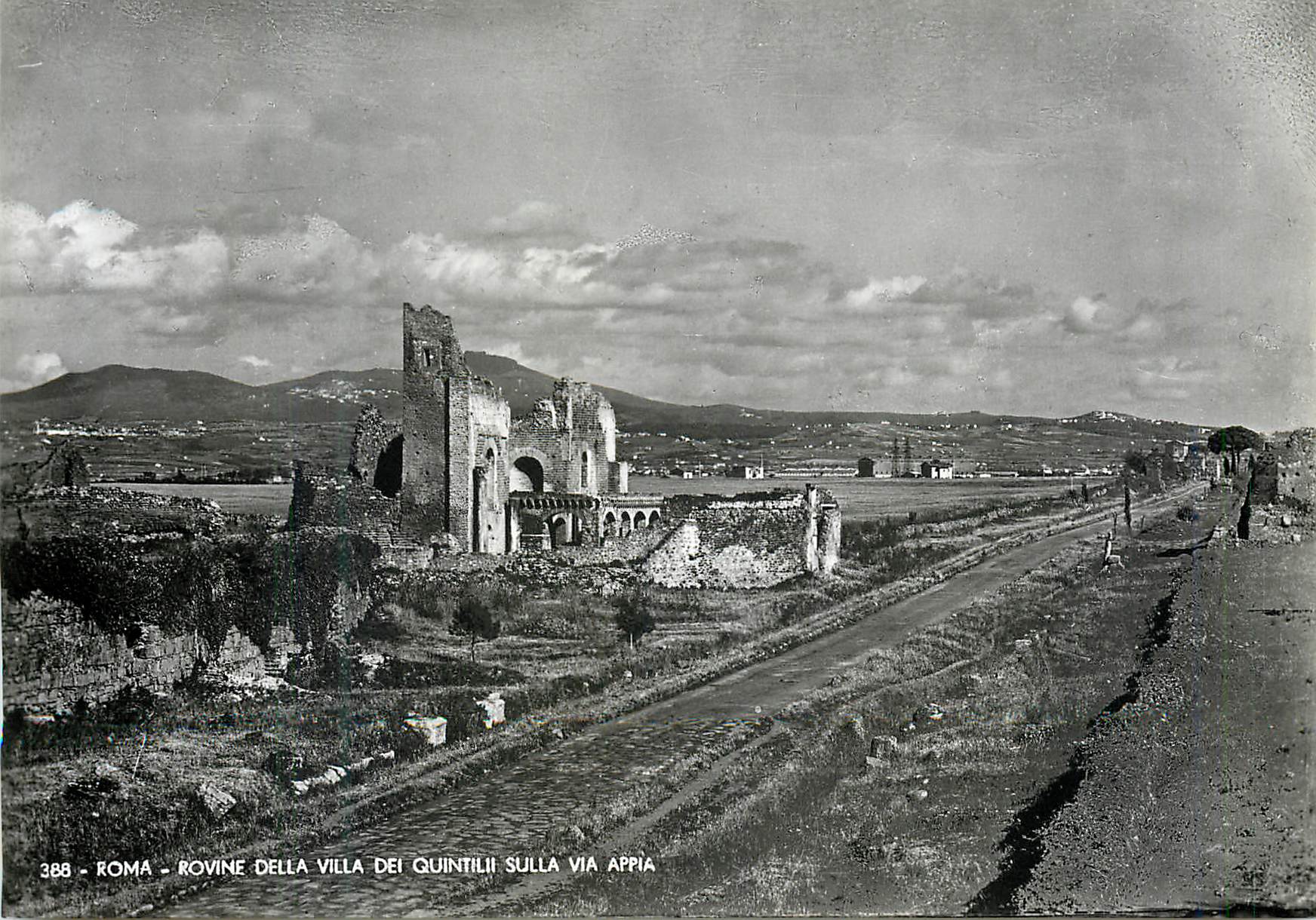 CPM Roma Rovine della Villa Dei Quintilli Sulla