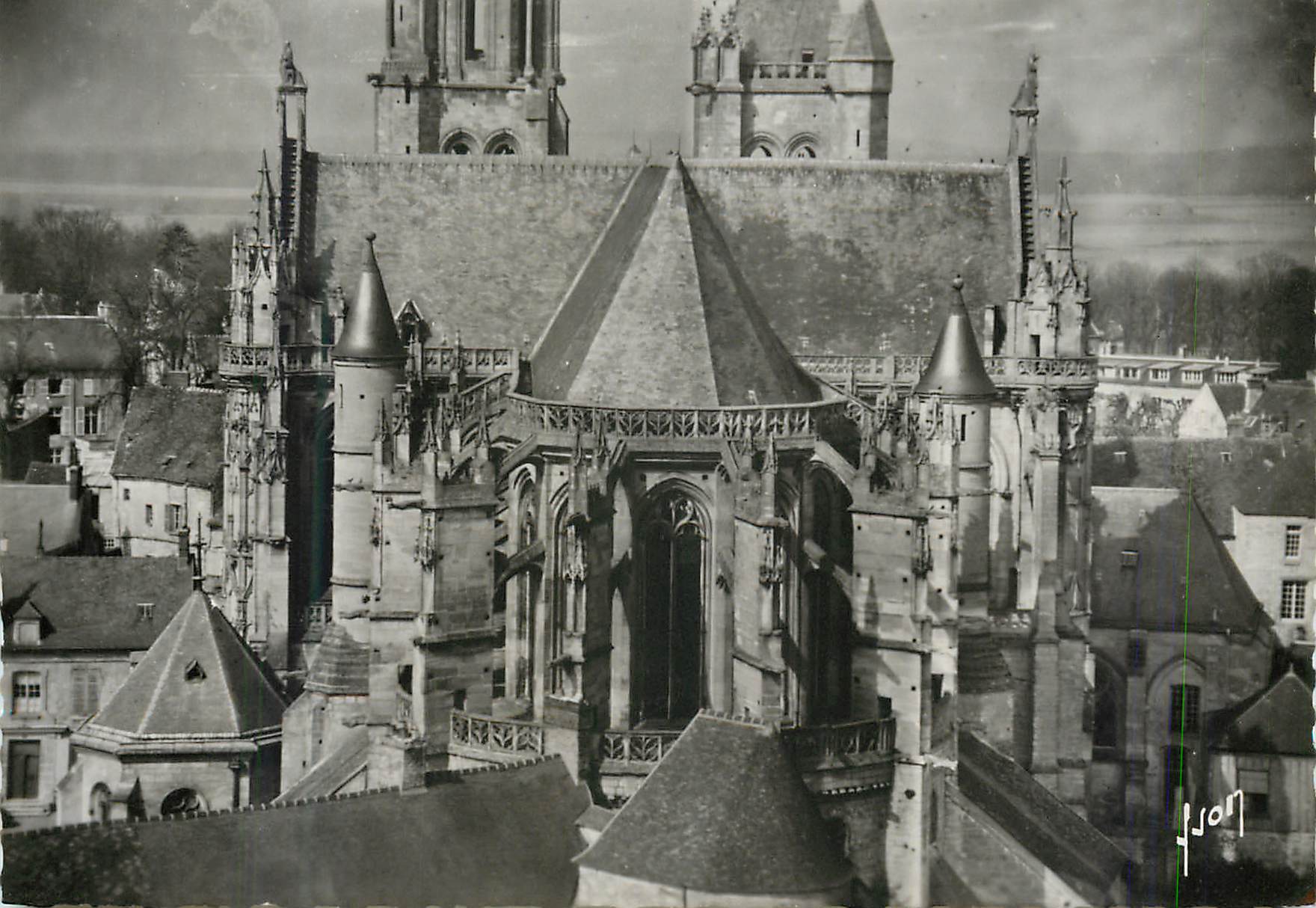 Cathédrale de Chartres — vue aérienne — éditeur inconnu