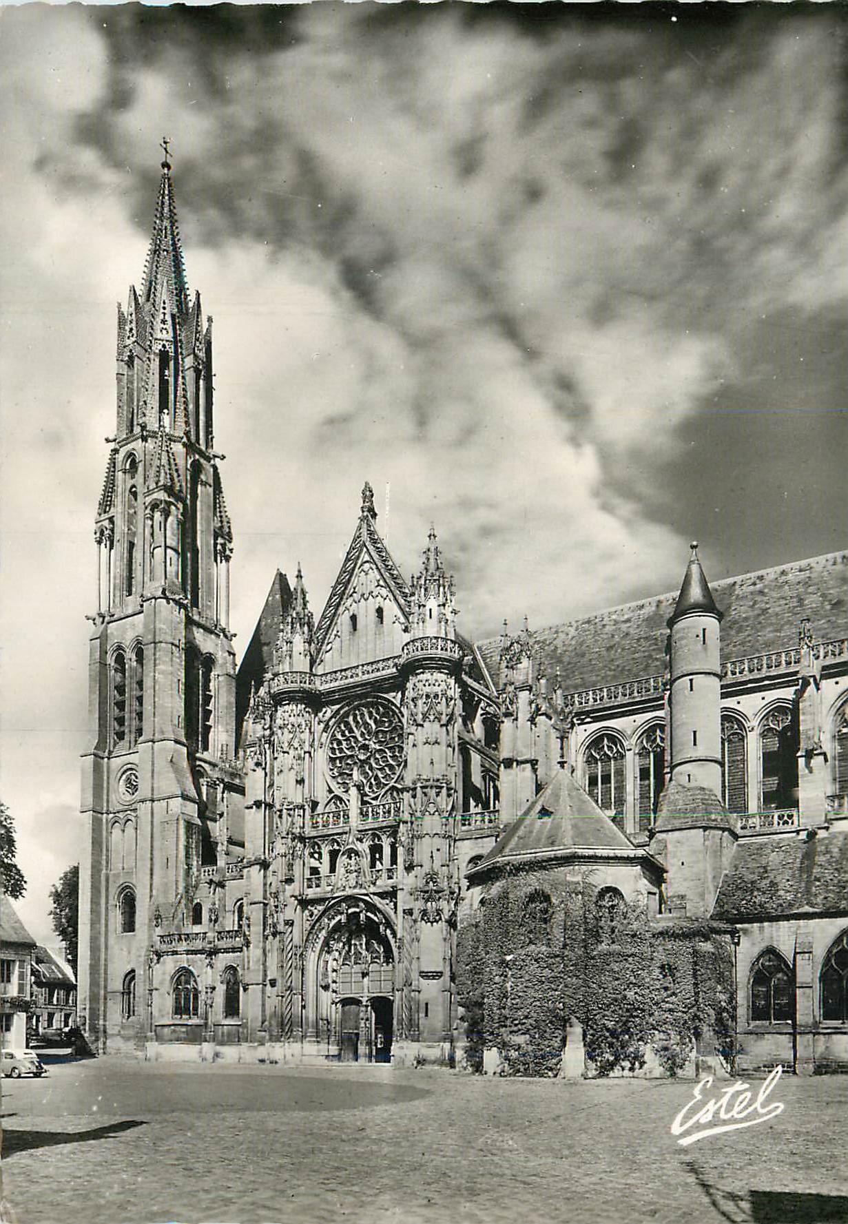 CPM Senlis Cathedrale Notre Dame le Clocher et le Transept (Facade Sud)