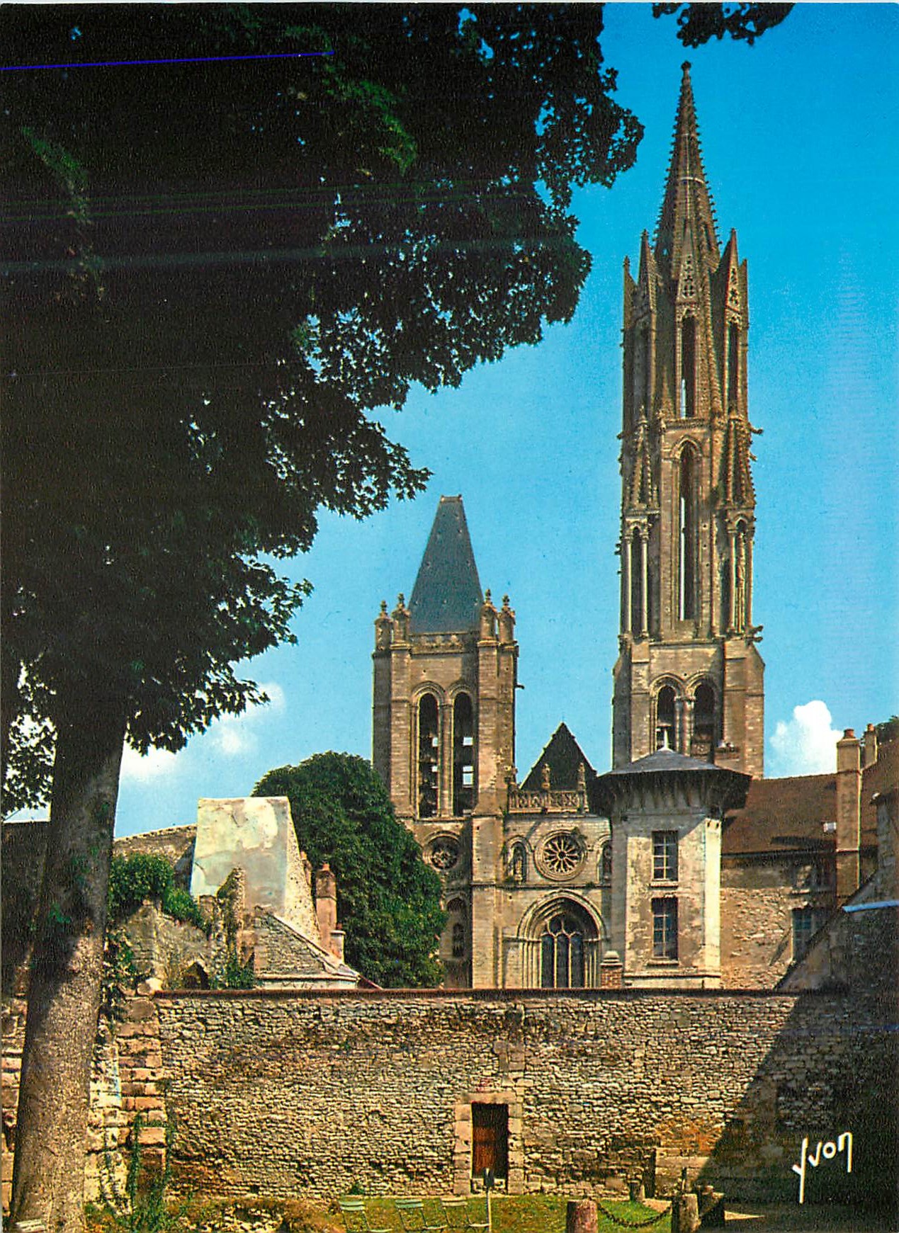 Abtei Saint-Évroul — Ansicht der Turm und Ruinen — JvON