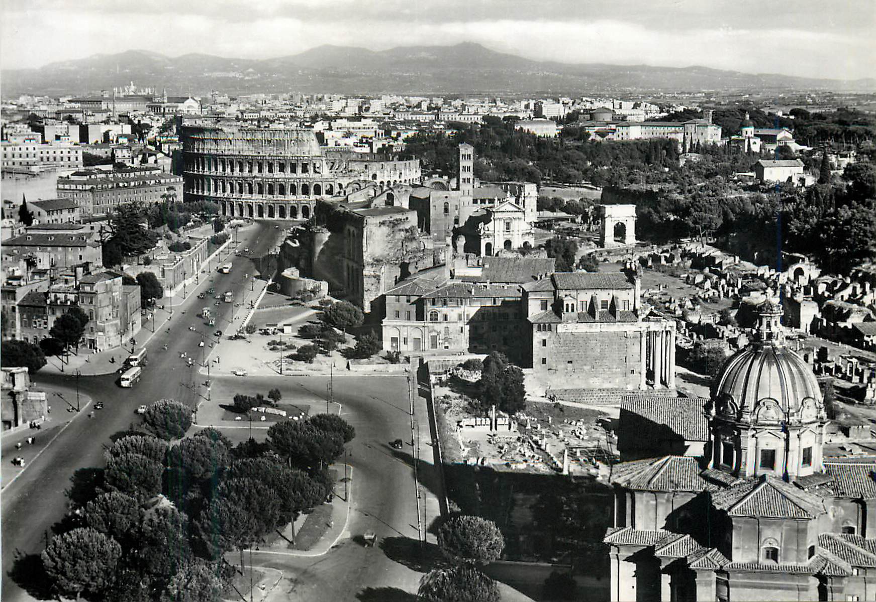 CPM Rome Panorama du Forum Romain Colisee Rue des Forums Imperials