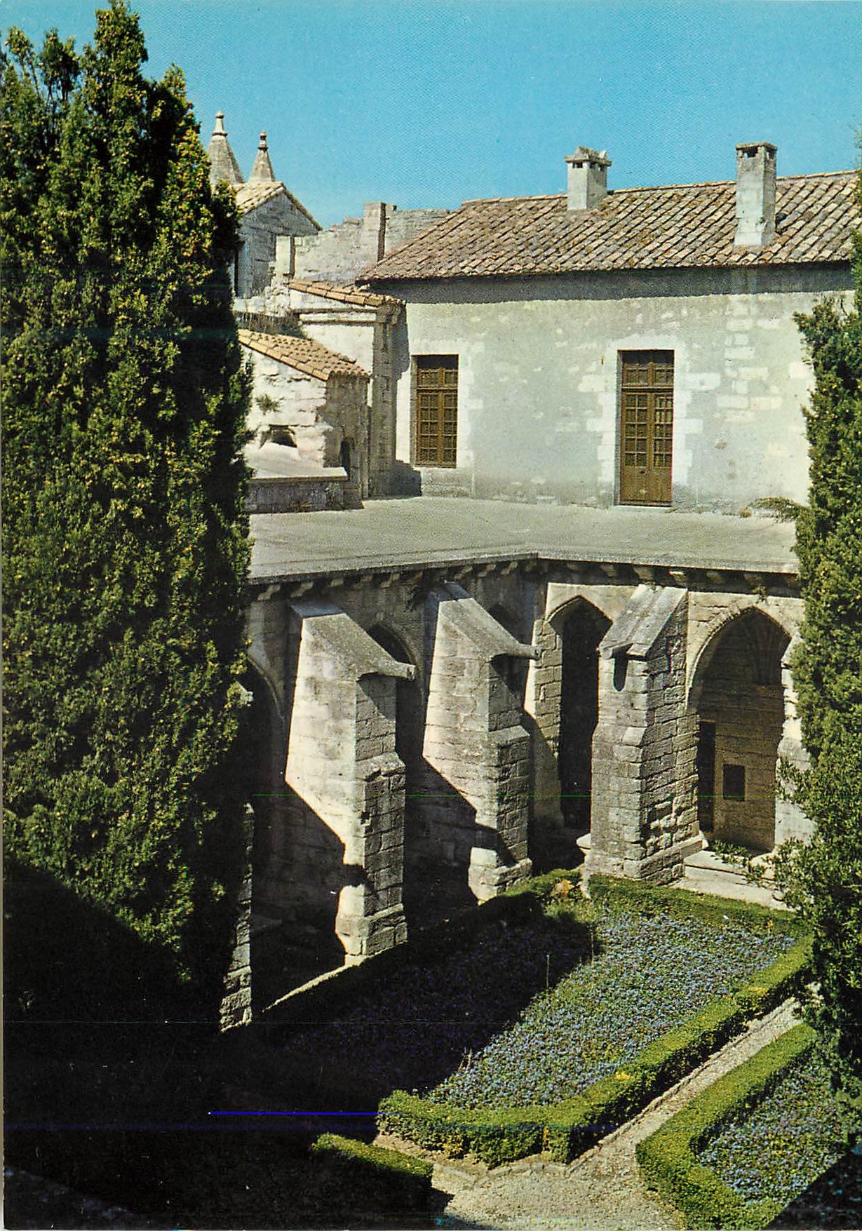 CPM Villeneuve les Avignon (Gard) Chartreuse du Val de Benediction Le Petit Cloitre