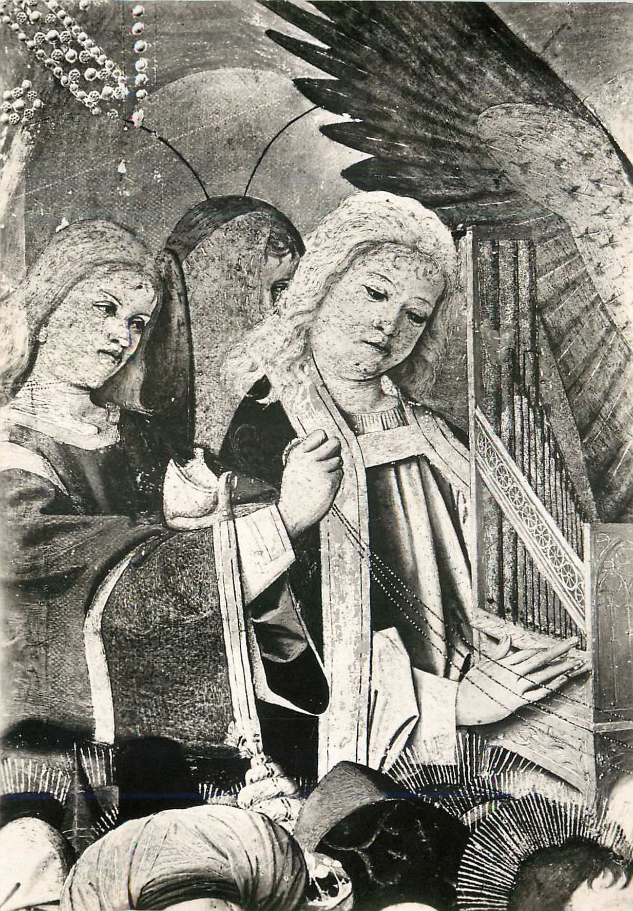 Ange musicien et deux figures — détail de fresque — sans éditeur ni numéro visible