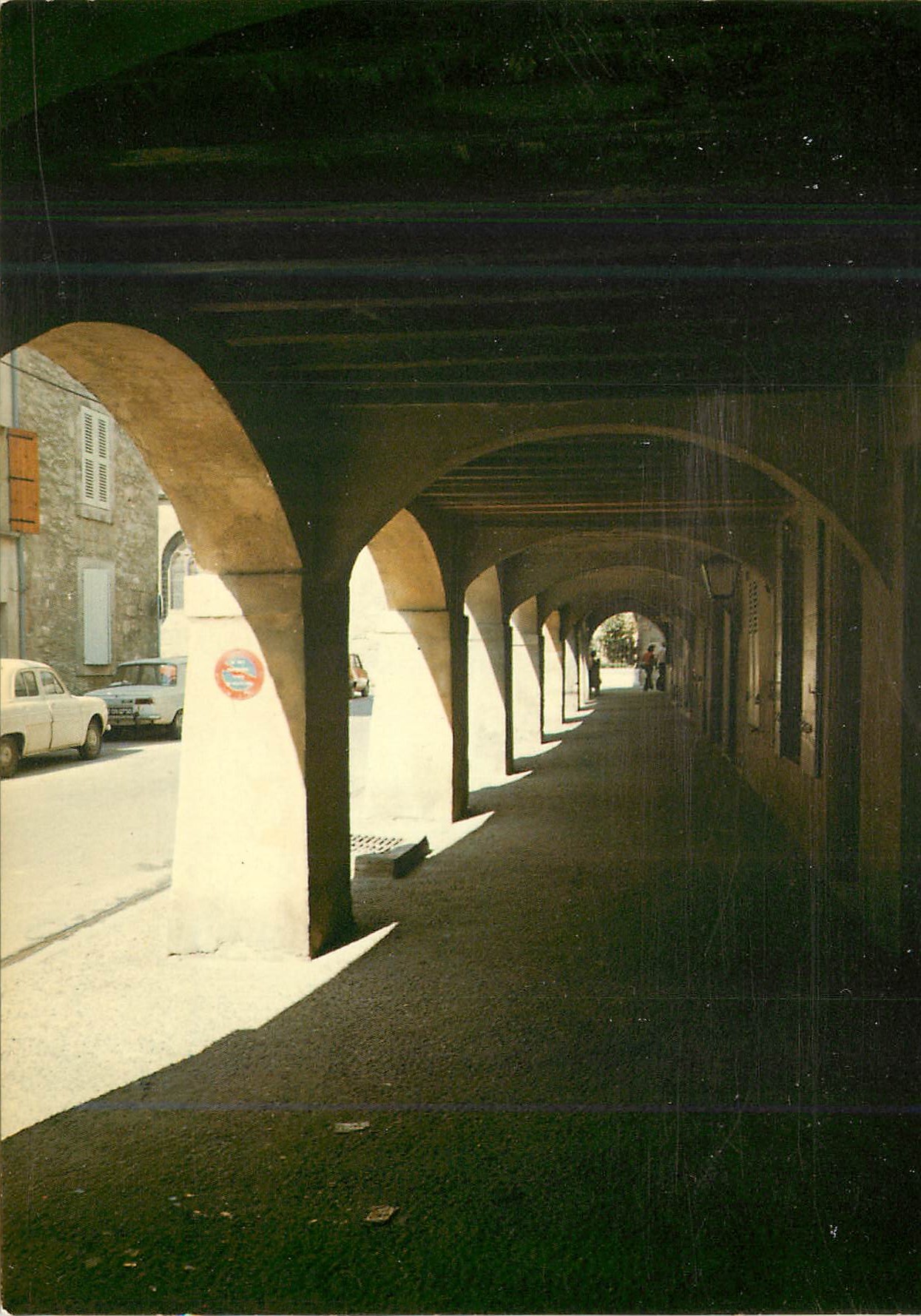 CPM Villeneuve les Avignon Rue des Arcades Bogengangstrasse