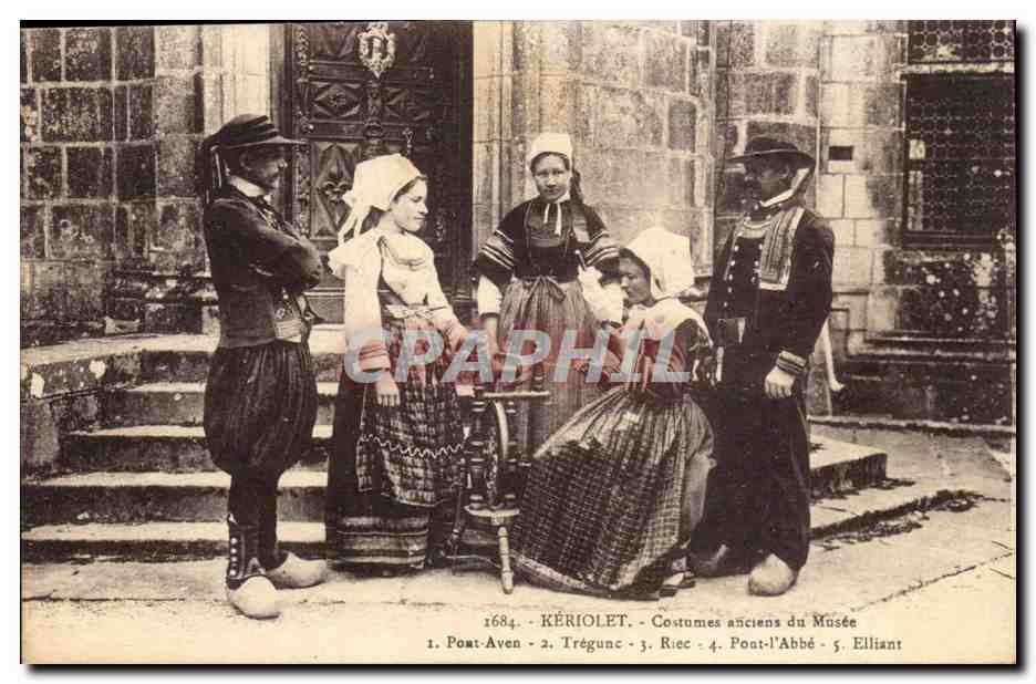 Keriolet CPA Costumes anciens du Musee Pont Aven Tregunc Riec Pont l'abbe Elliant (folklore)
