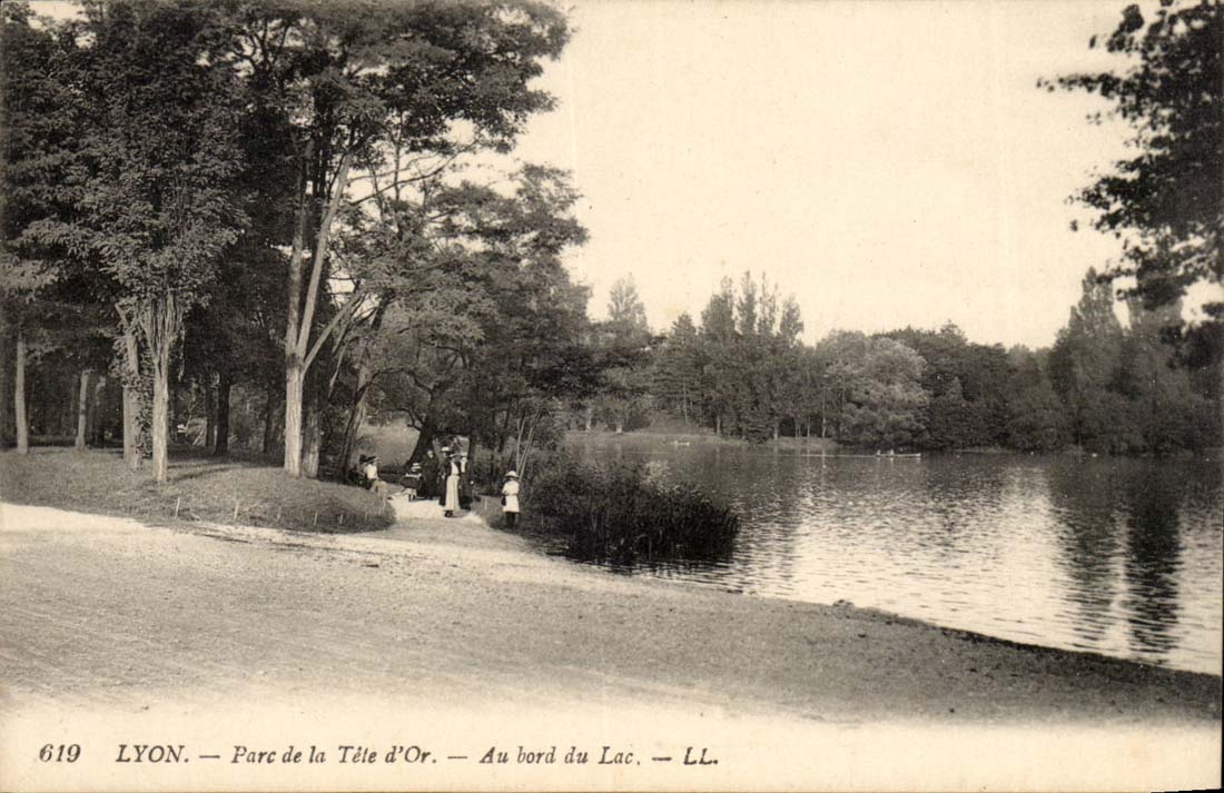 Lyon CPA Parc de la Tete d'or Au bord du lac