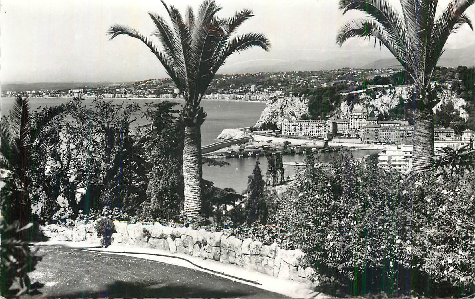 CPM Nice Cote d'Azur Vue Panoramique sur le Port et la Baie des Anges