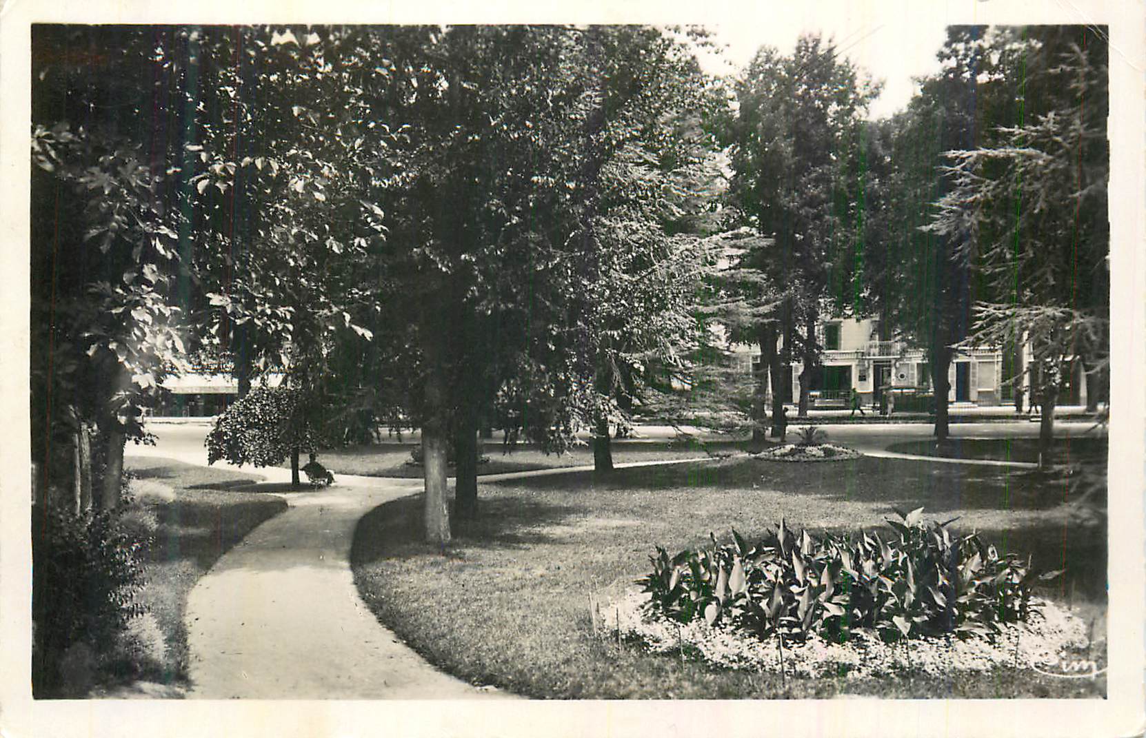 CPM Neris les Bains (Allier) Coin de Parc du Casino