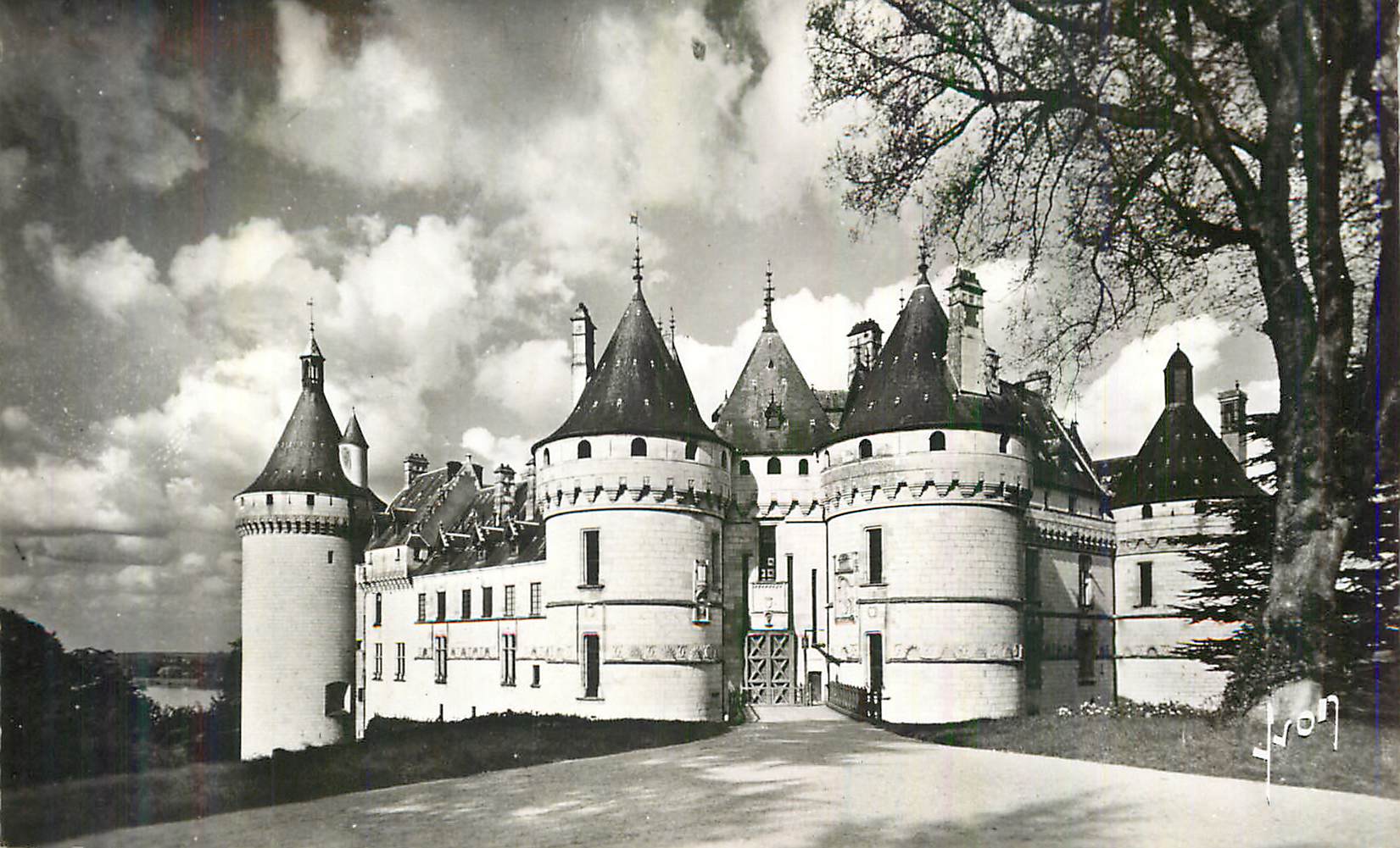 CPM Chaumont (L et C) Facade du Chateau sur le Parc