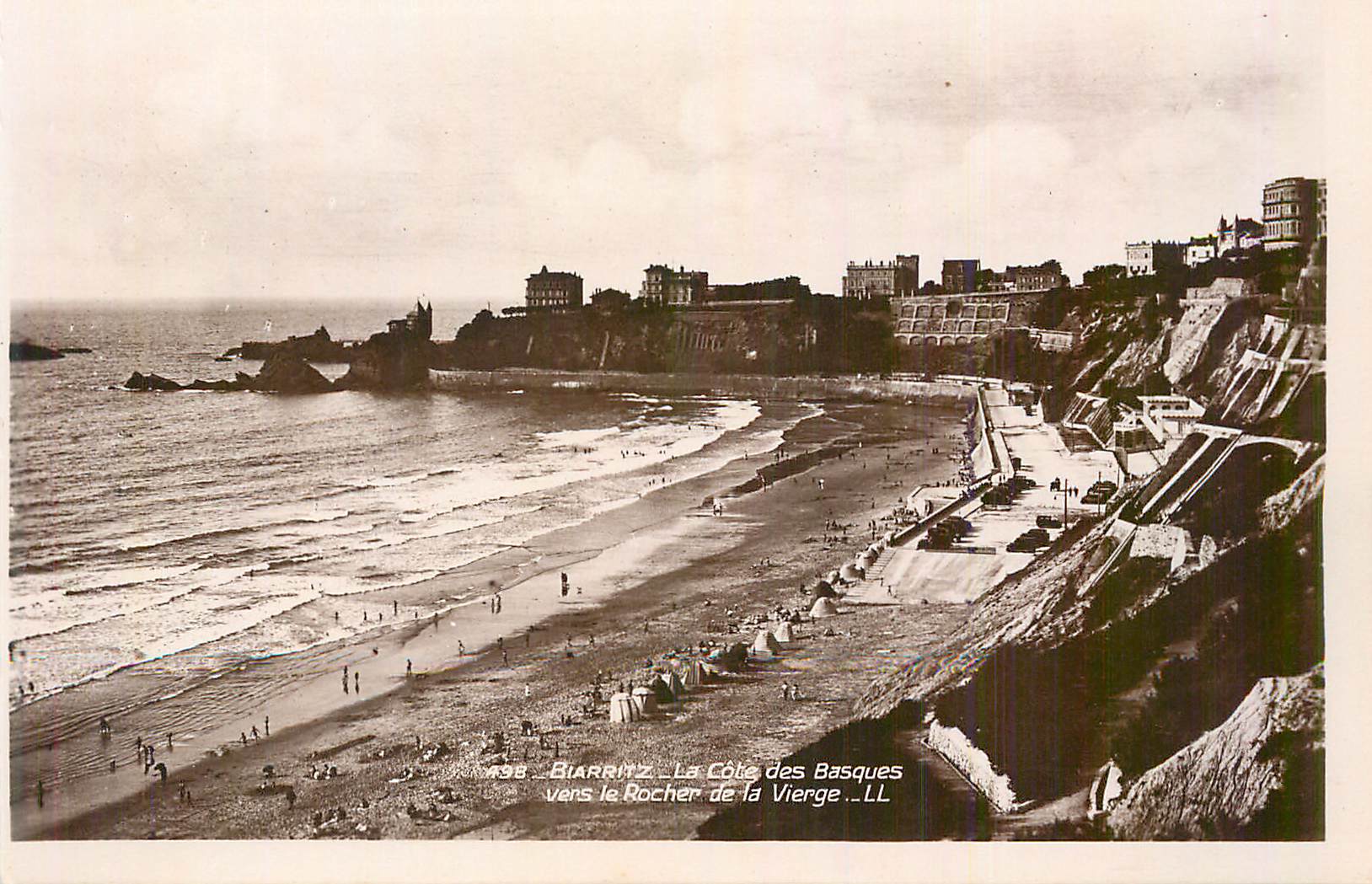 CPM Biarritz La Cote des Basques Vens le Rocher de la Vierge