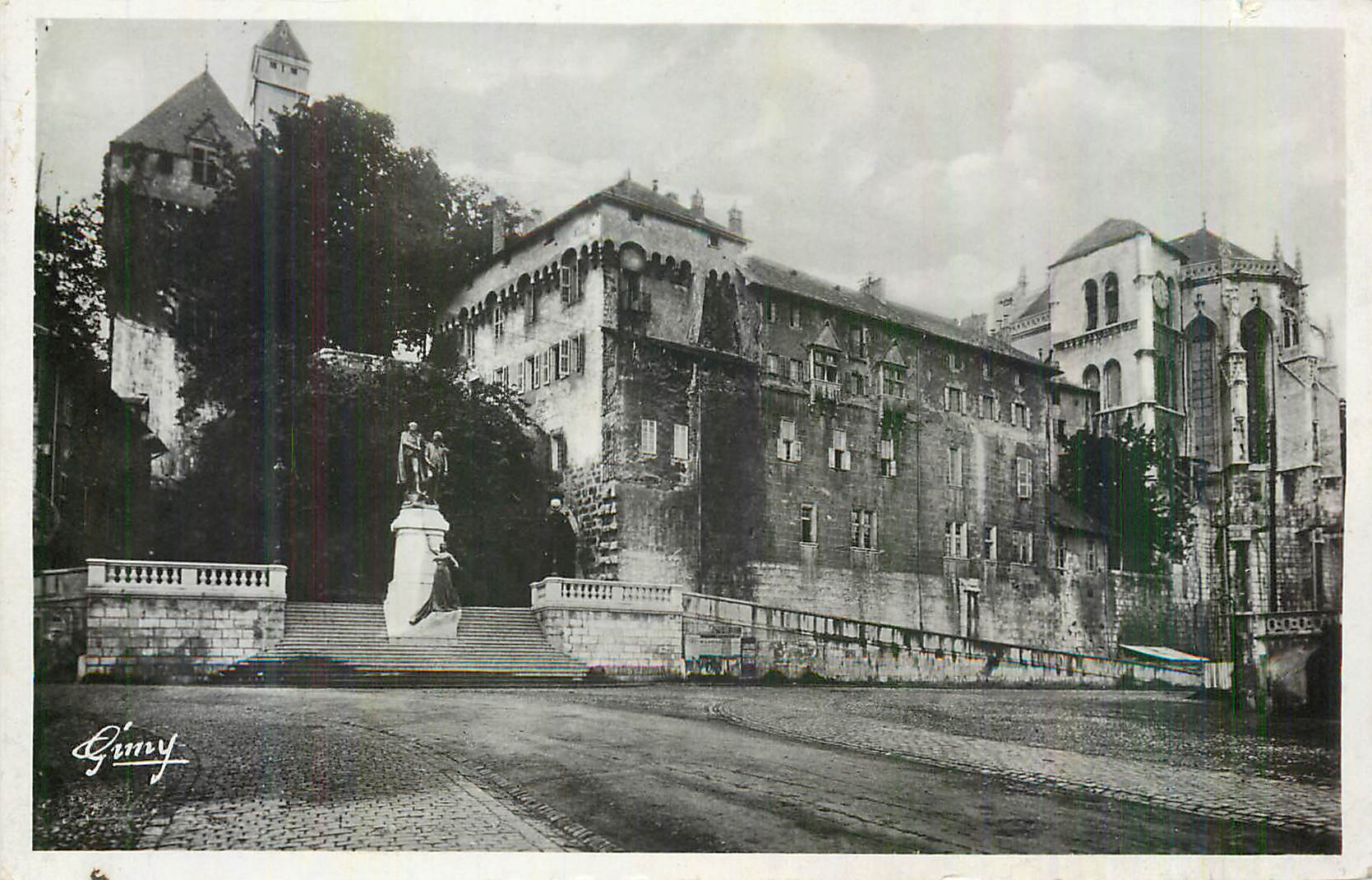 Gimy — Vue du château et de la cathédrale — Gimy