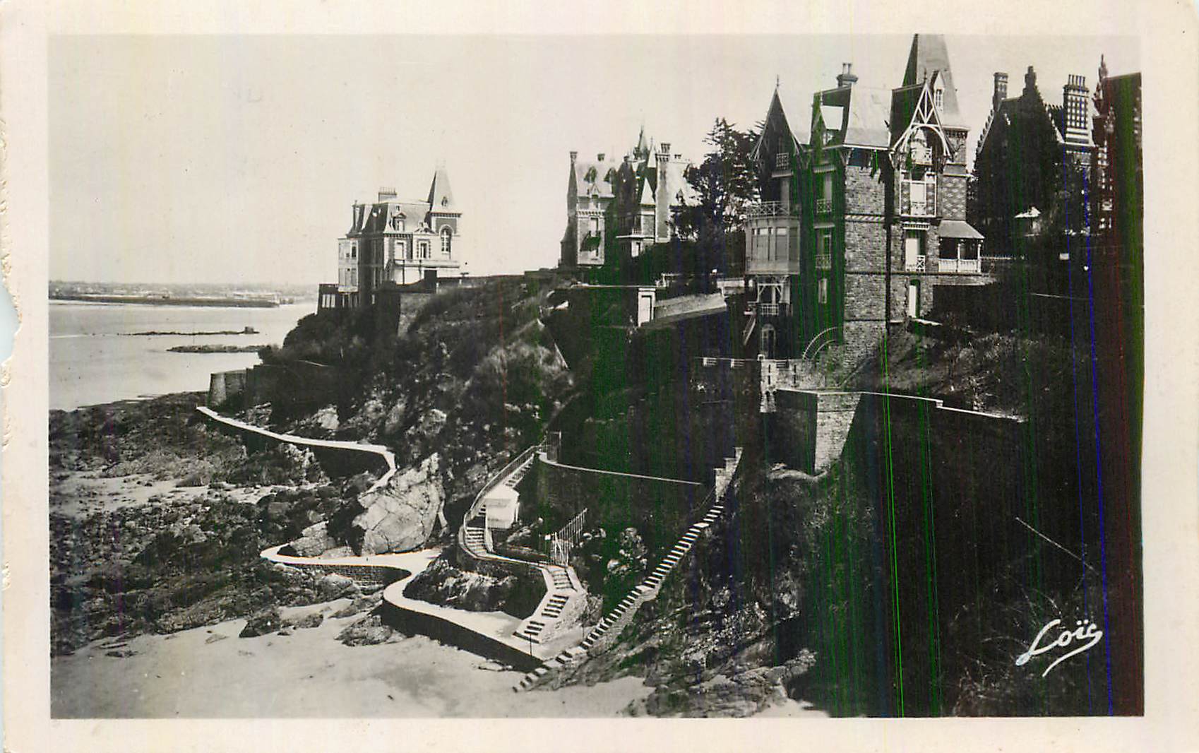 CPM Dinard Cote d'Emeraude La Malouine dans le Lointain St Malo
