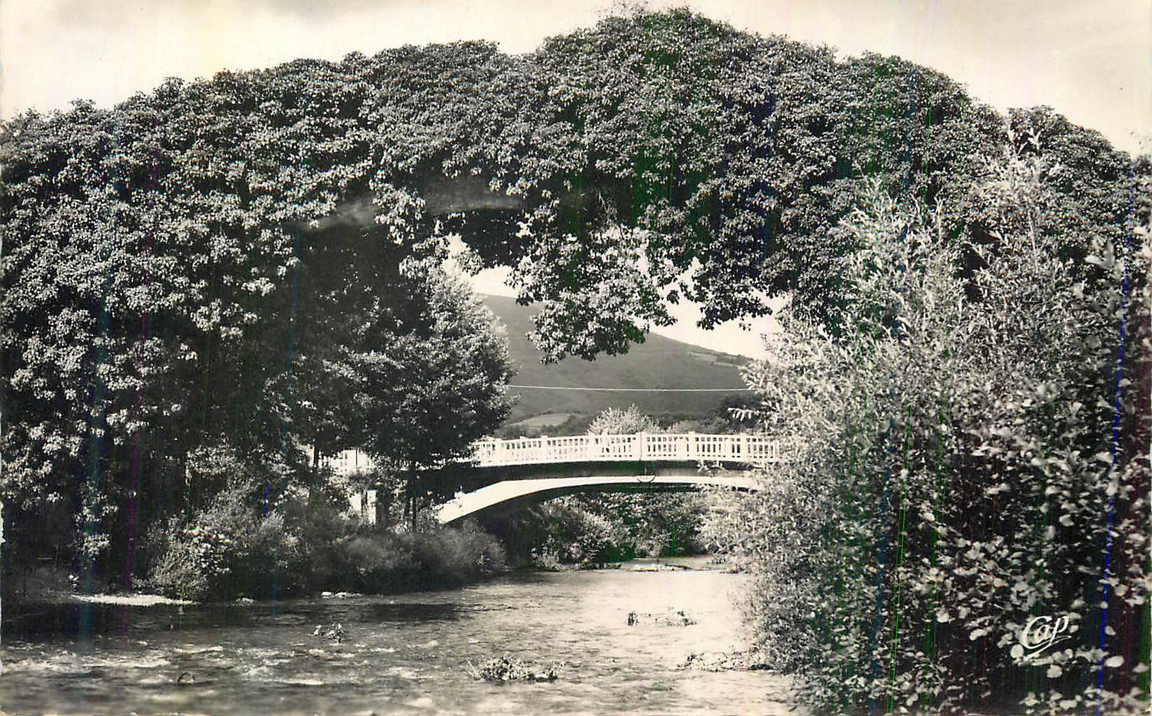 CPM St Etienne de Baigorry Le Vieux Pont (Pont Romain) et le Nouveau Pont