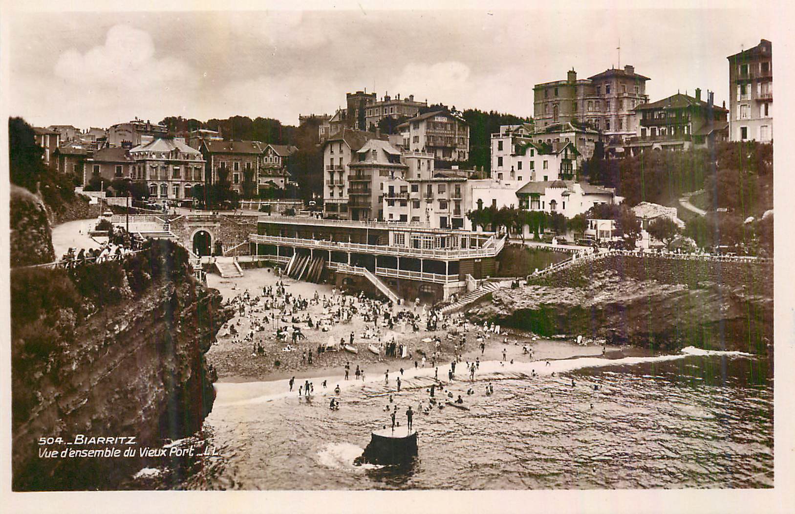 CPM Biarritz Vue d'Ensemble du Vieux Port