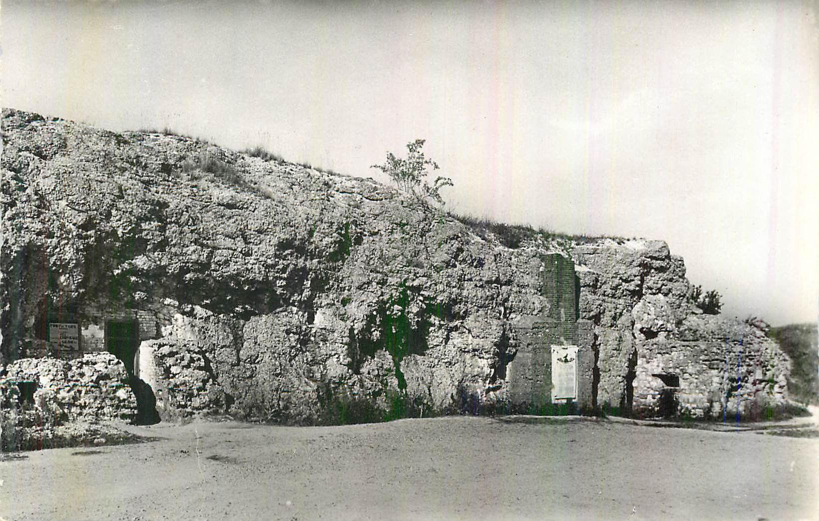 Ruines de l'ancienne carrière de pierre — Éditeur : 'La Poste' — N° de série : 12345