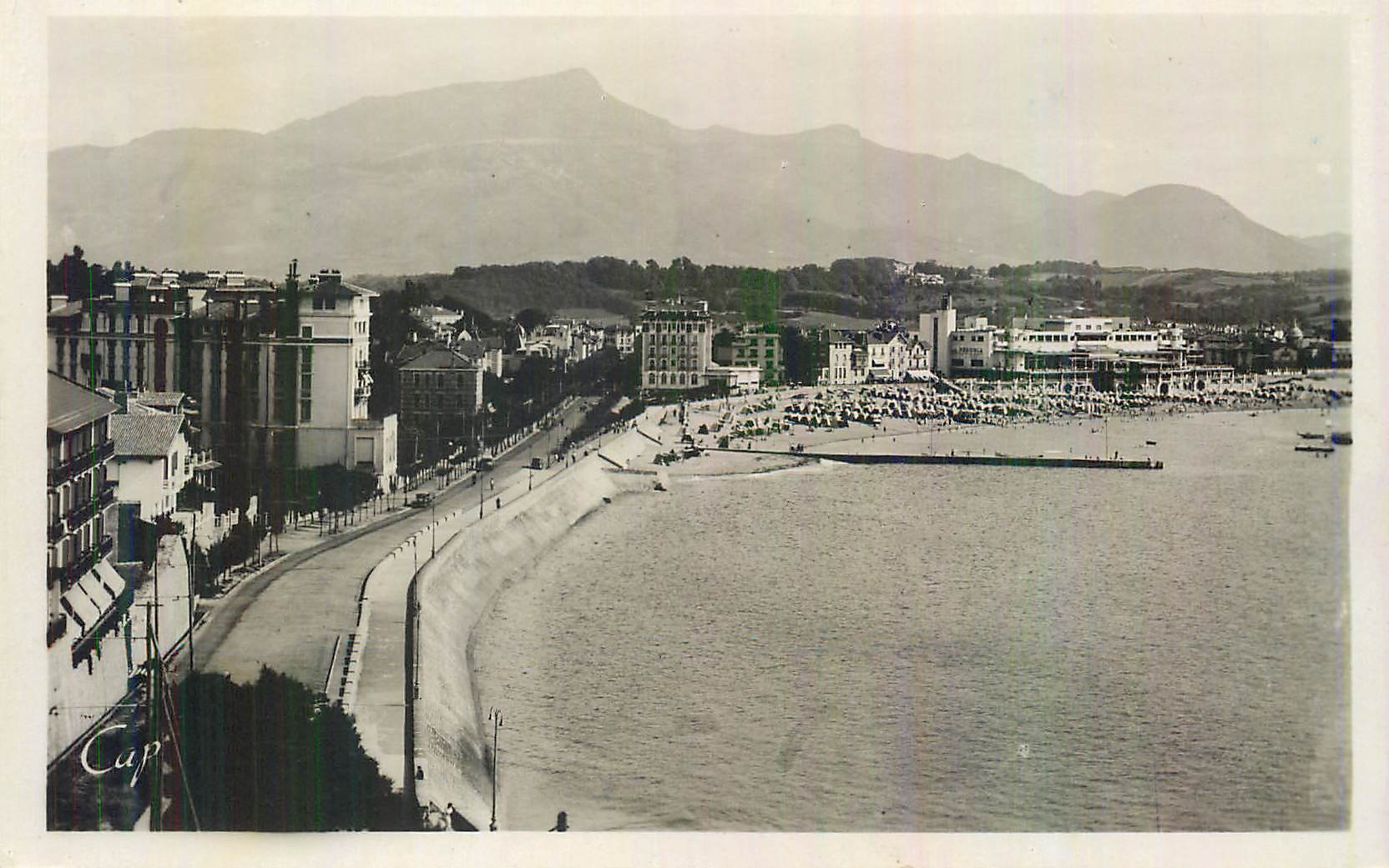 CPM Saint Jean de Luz Vue Generale de la Plage et la Rhune