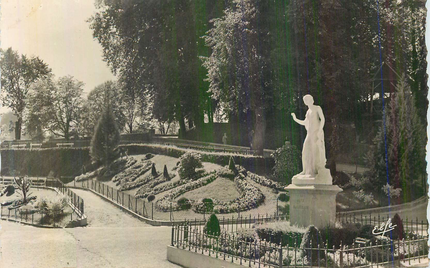 Statue de la Vierge — Jardin de la Ville — Éditeur 'E. Le Fe' n° 123